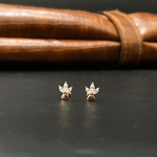 Silver Second Studs Heat Clover RG