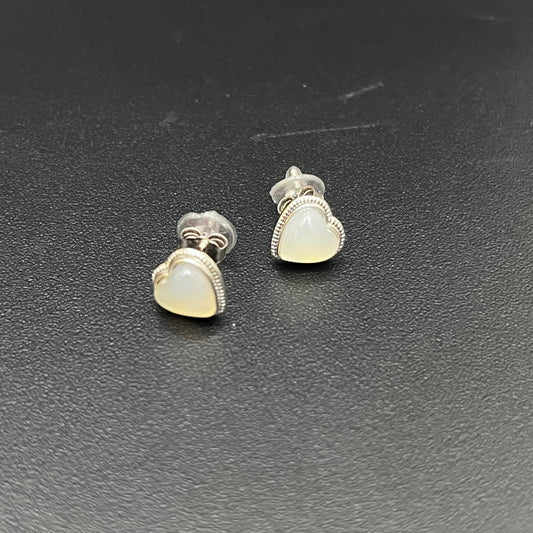 Silver Studs Heart01 Design