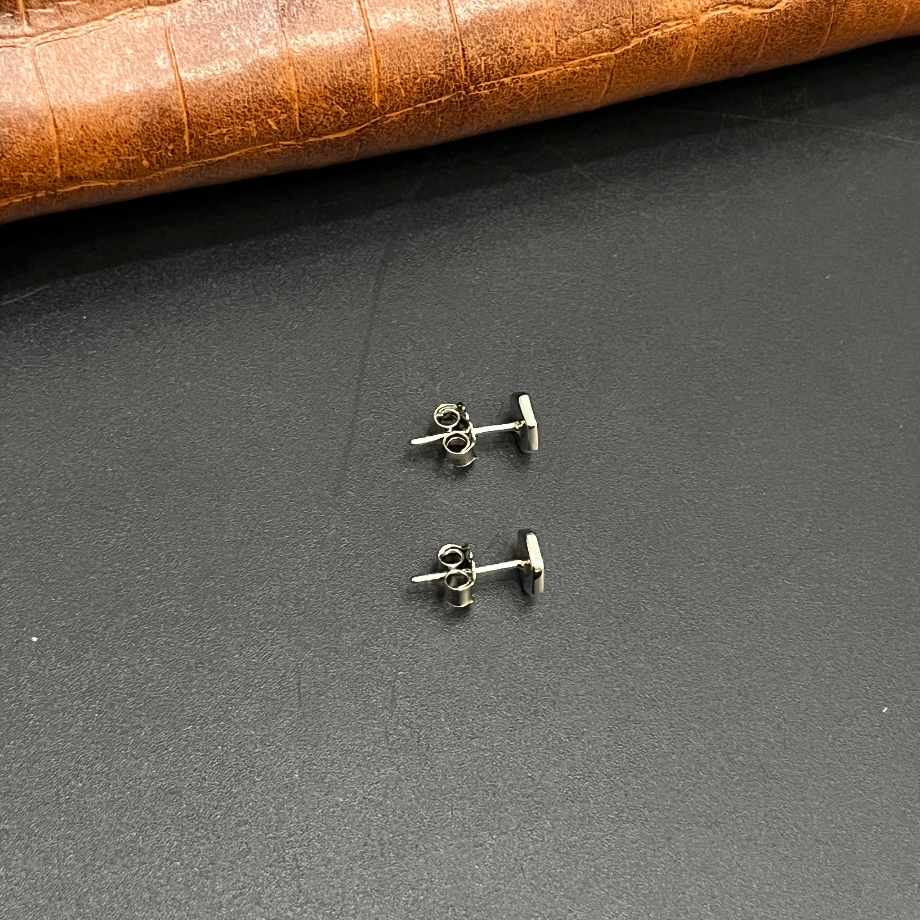 Silver Mens Stud Hexagon Black 925