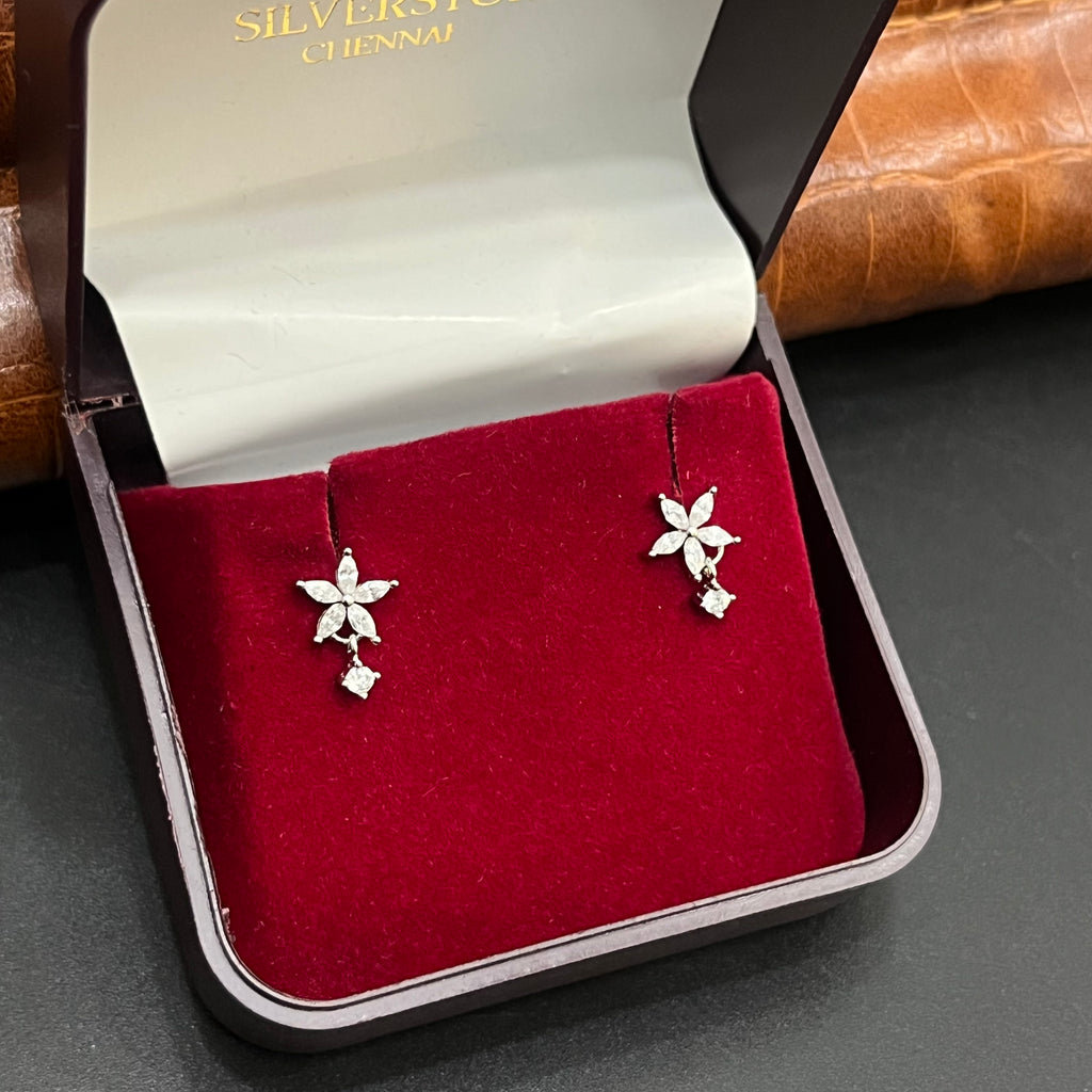 Silver Ladies Stud Petal Leaf Crystal 925