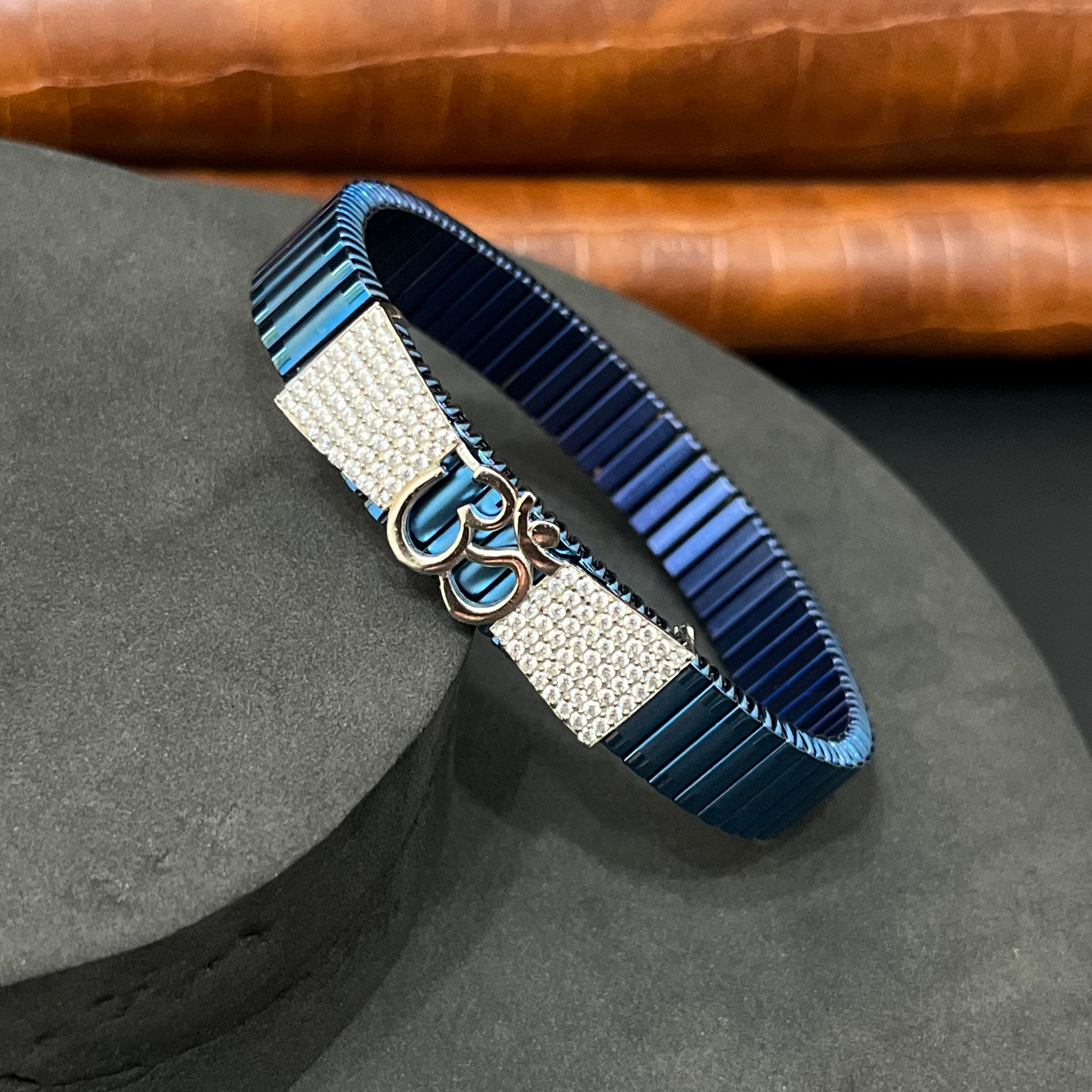Silver Mens Flexible Bracelet Blue Band OM 925