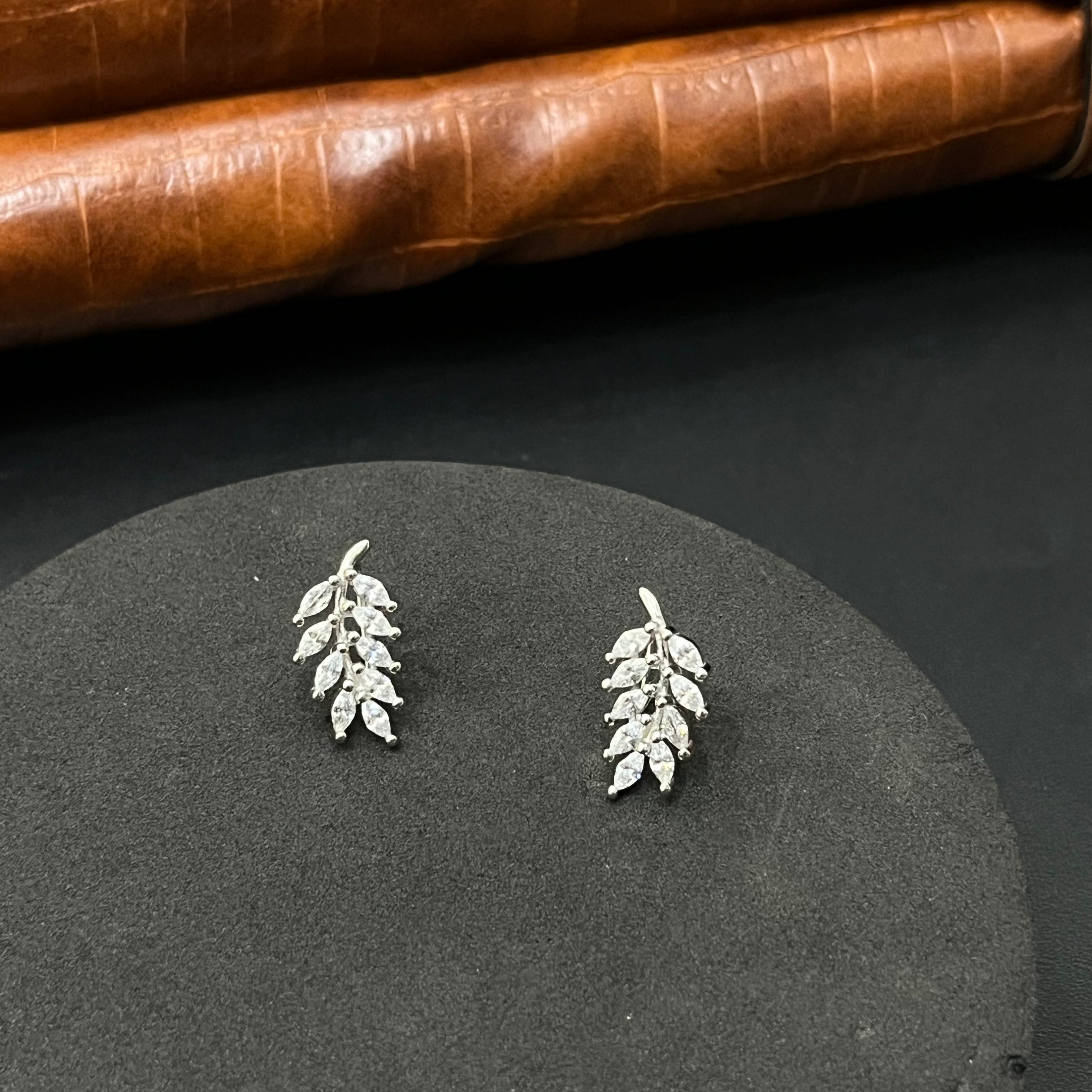 Silver Ladies  Earcuffs Leafs