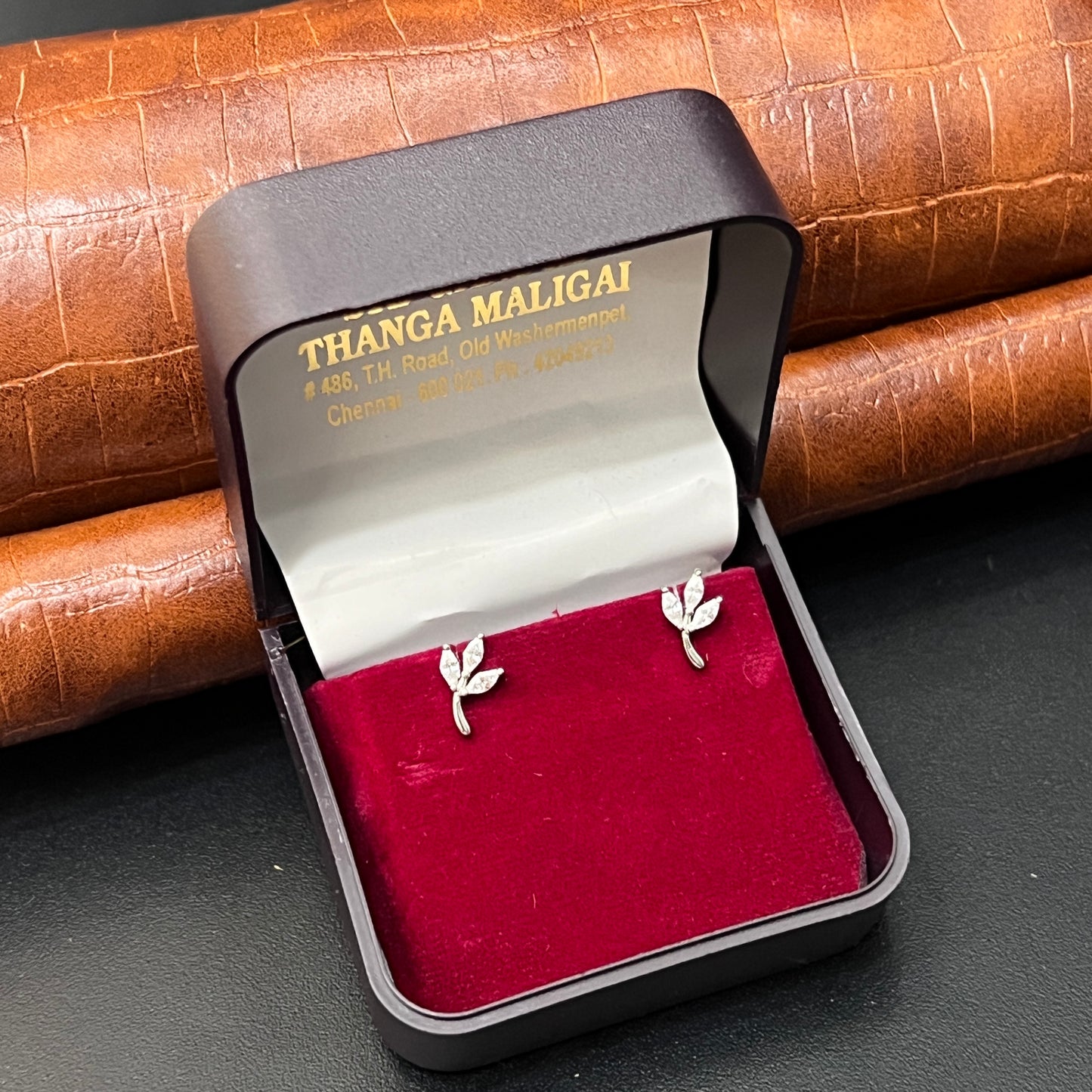 Silver second Studs Leaf silver Finished