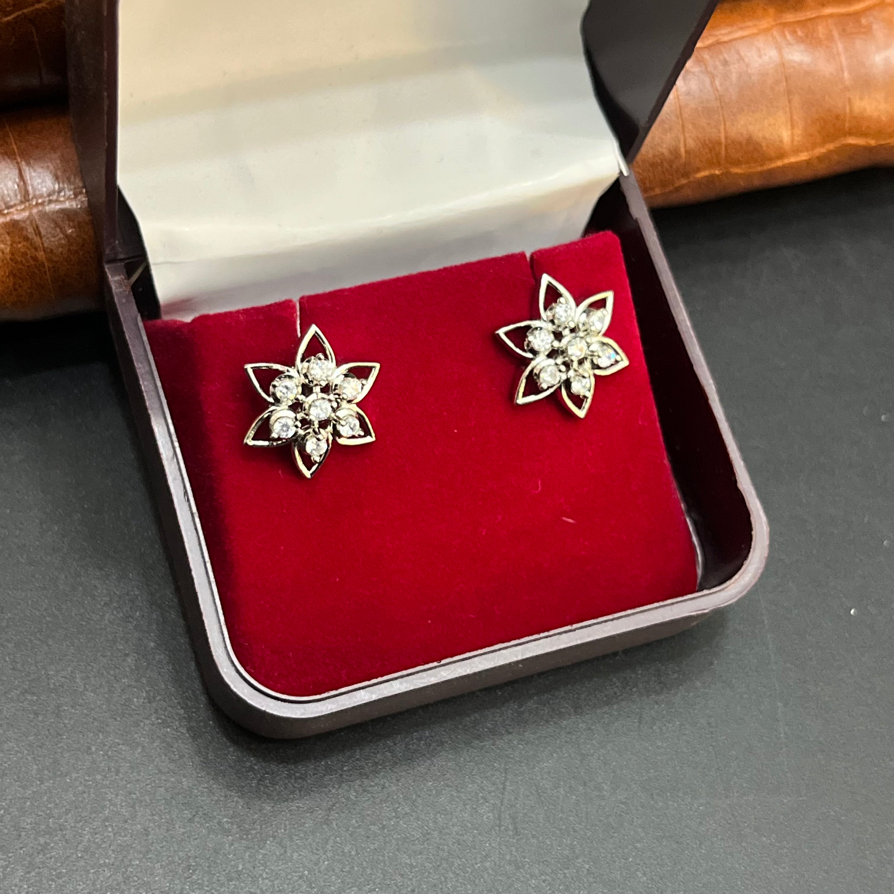 Silver Ladies Stud Premium Star Floral Crystal 925