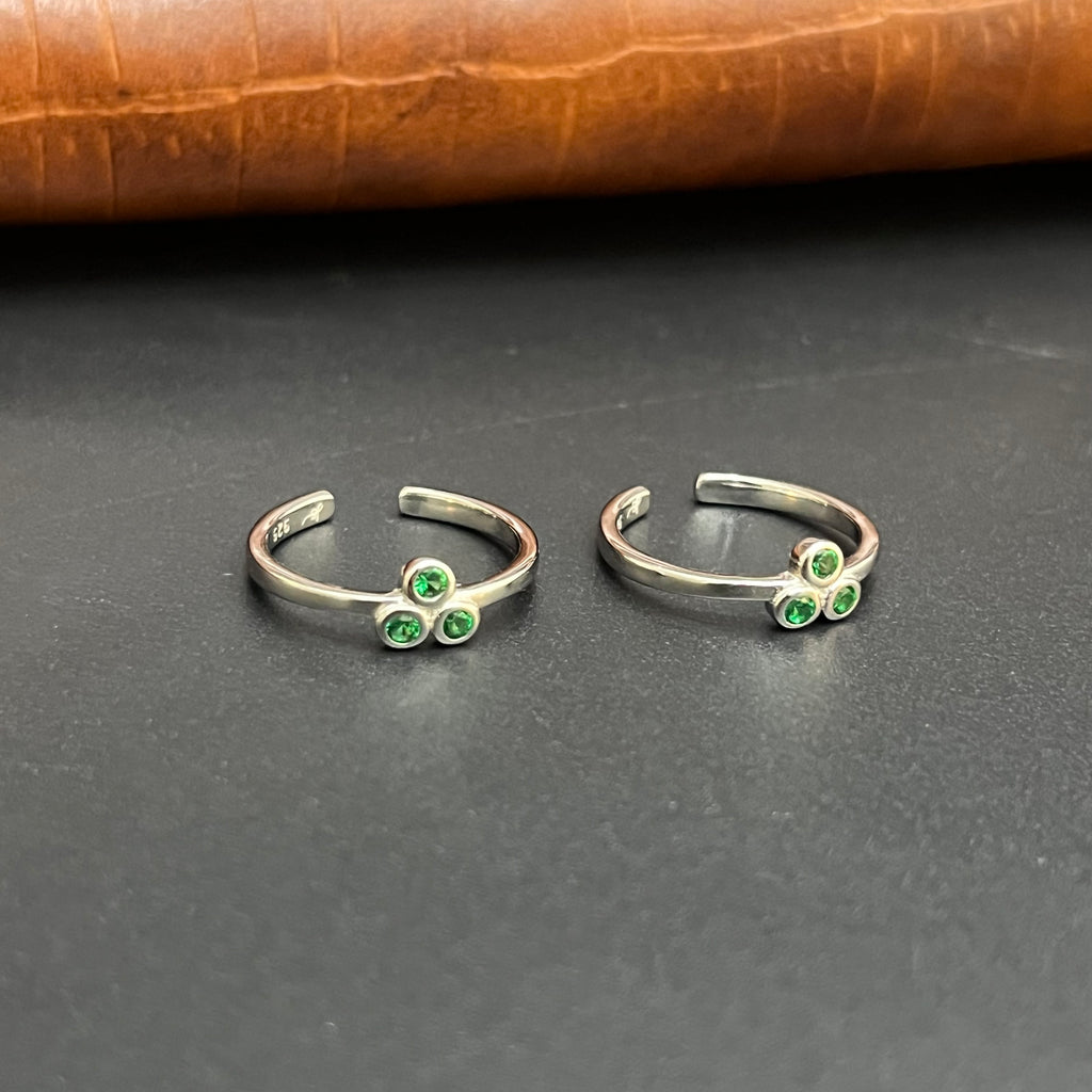 Silver Ladies Toe Rings 3 Green Dots 925