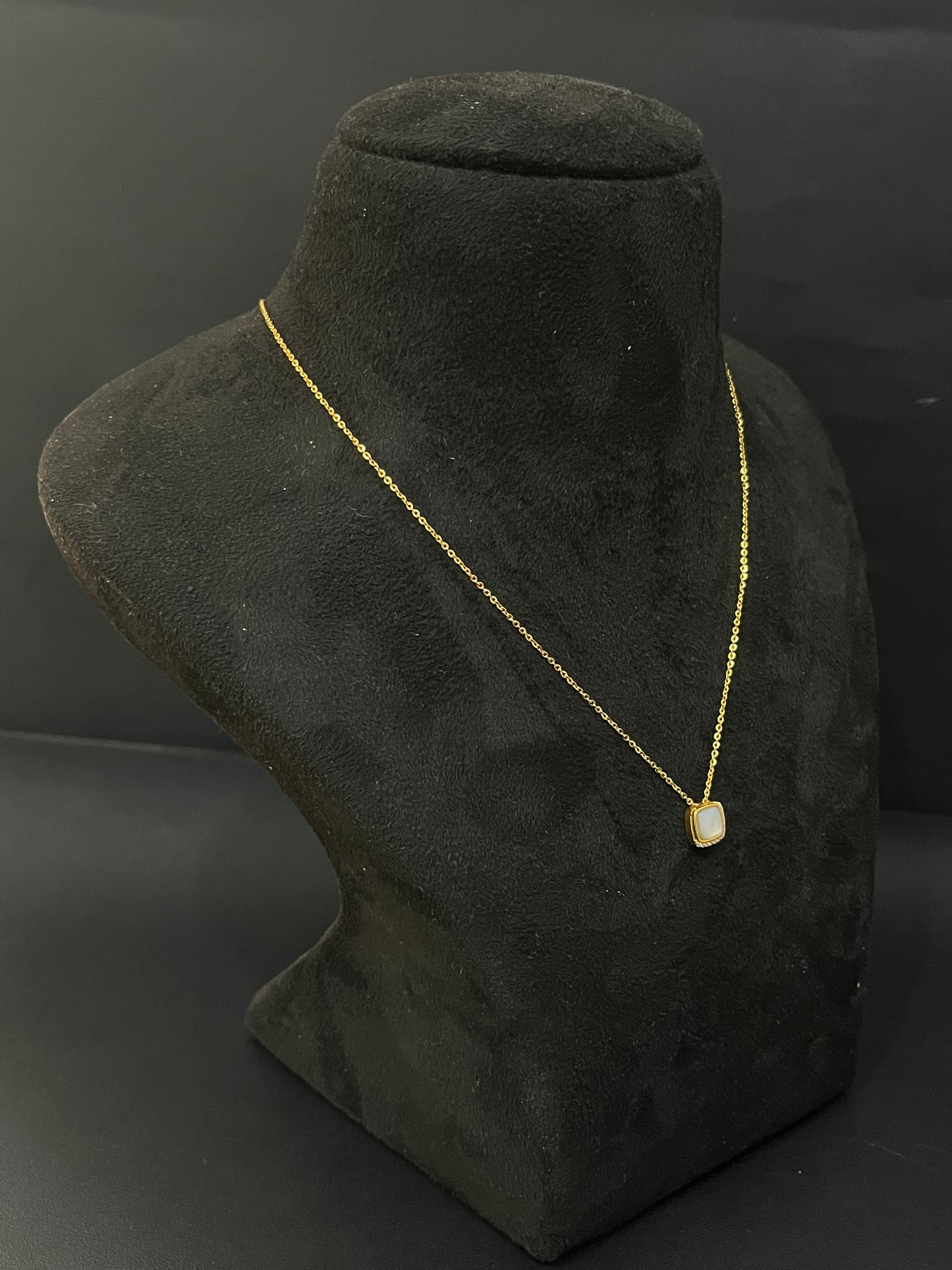 Silver Ladies Pendant Chain Green Mozonite Gold