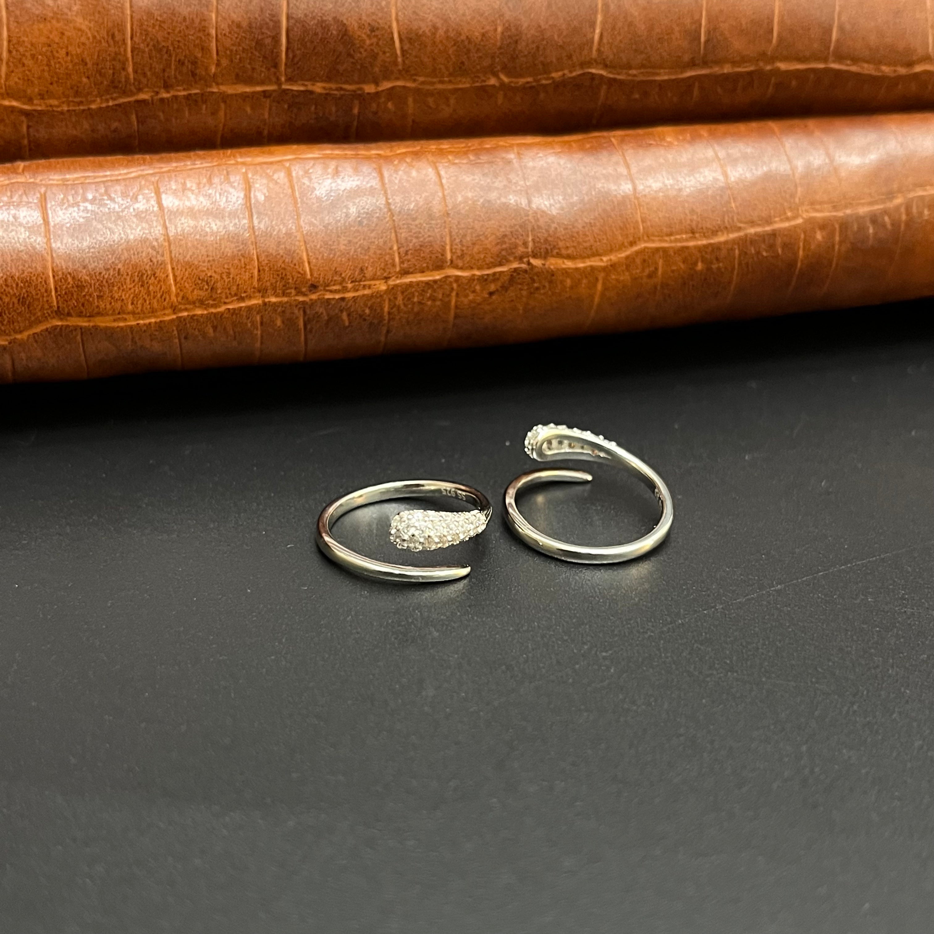Silver Ladies Toe Rings Slim Snake  925