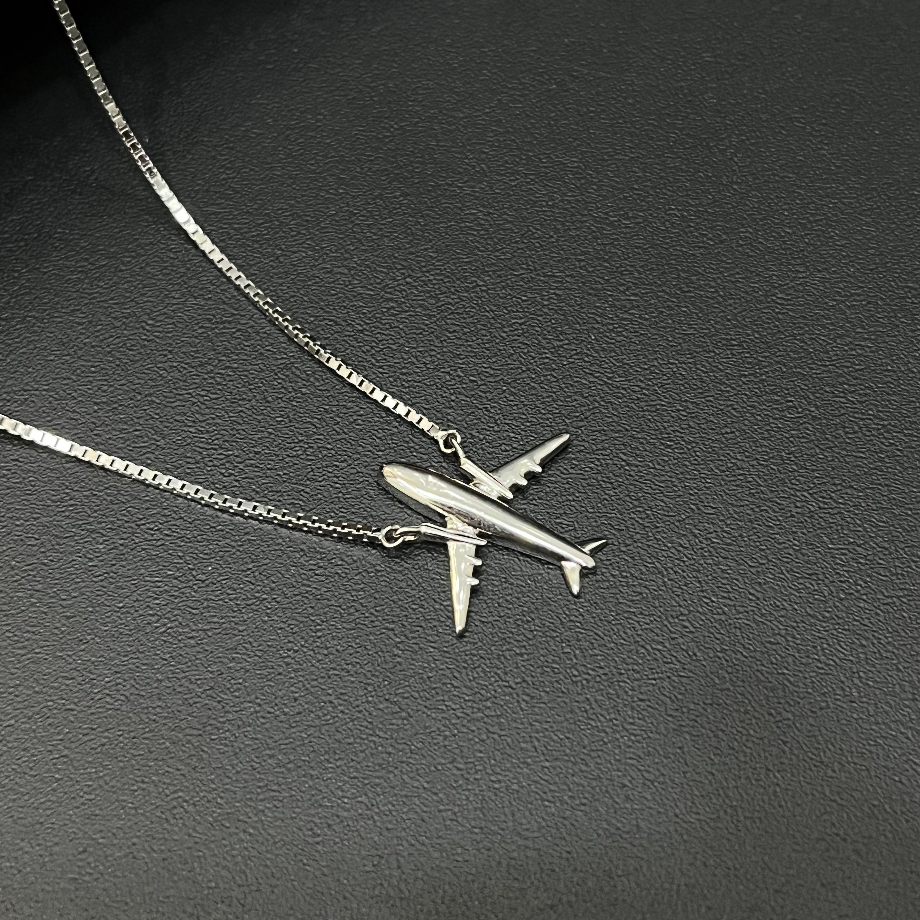 Silver Ladies Chain Airplane