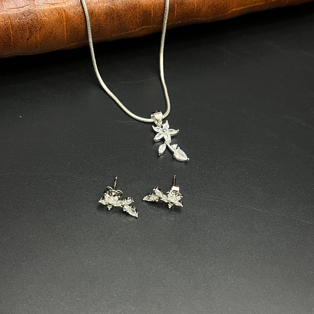 Silver Ladies Pendant Chain Set Star Sparkle Hang Crystal 925