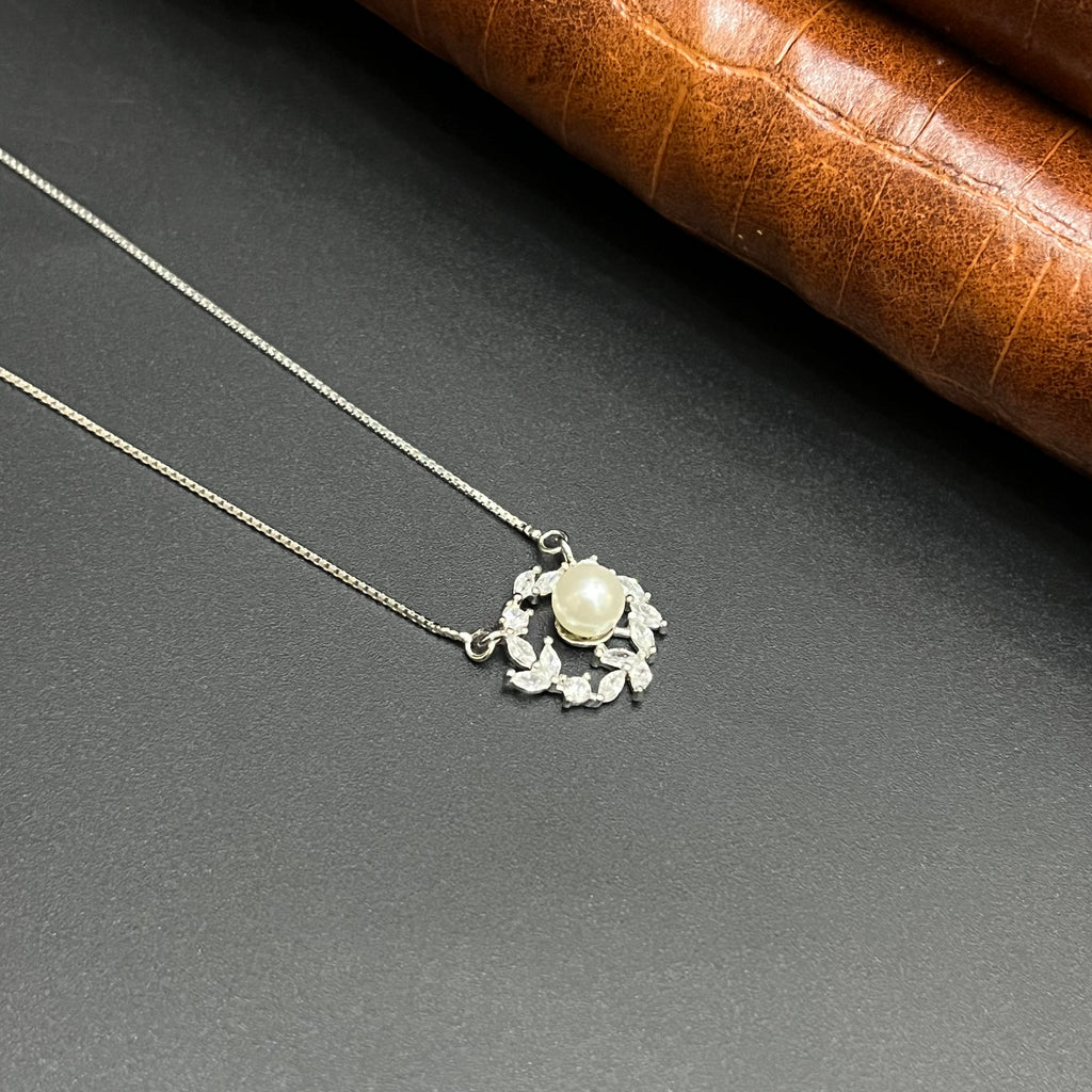 Silver Ladies Pendant Chain Royal Pearl Floral 925