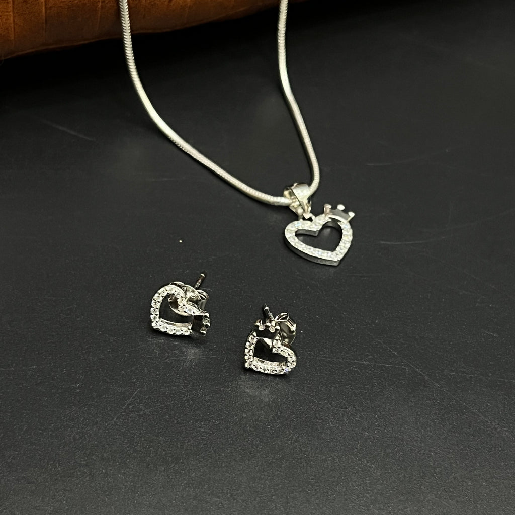 Silver Ladies Pendant Chain Set Classic Heart 925