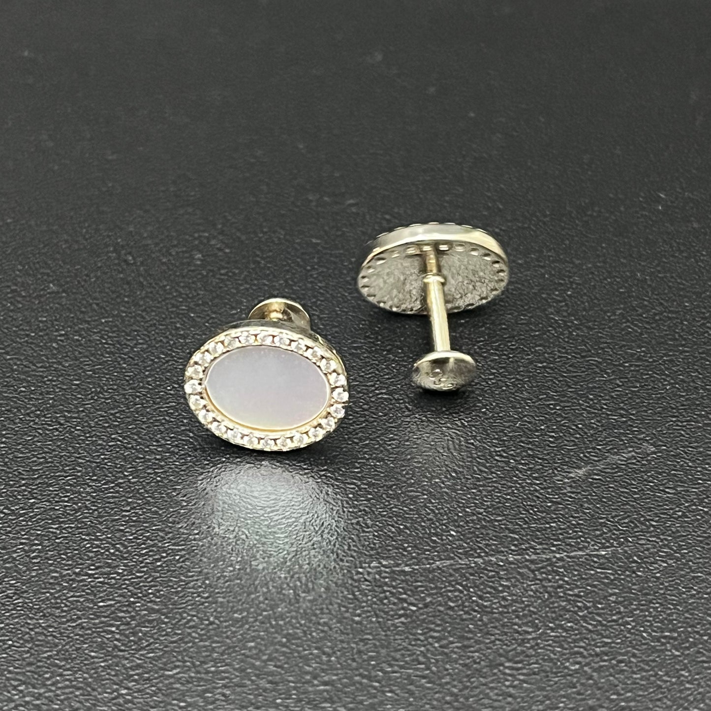 Silver Stud Oval Design
