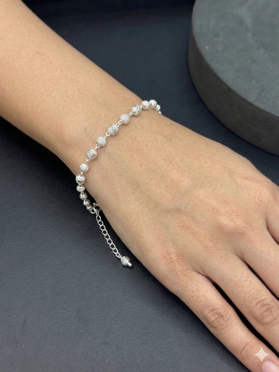 Silver Ladies Bracelet CNC Balls C01