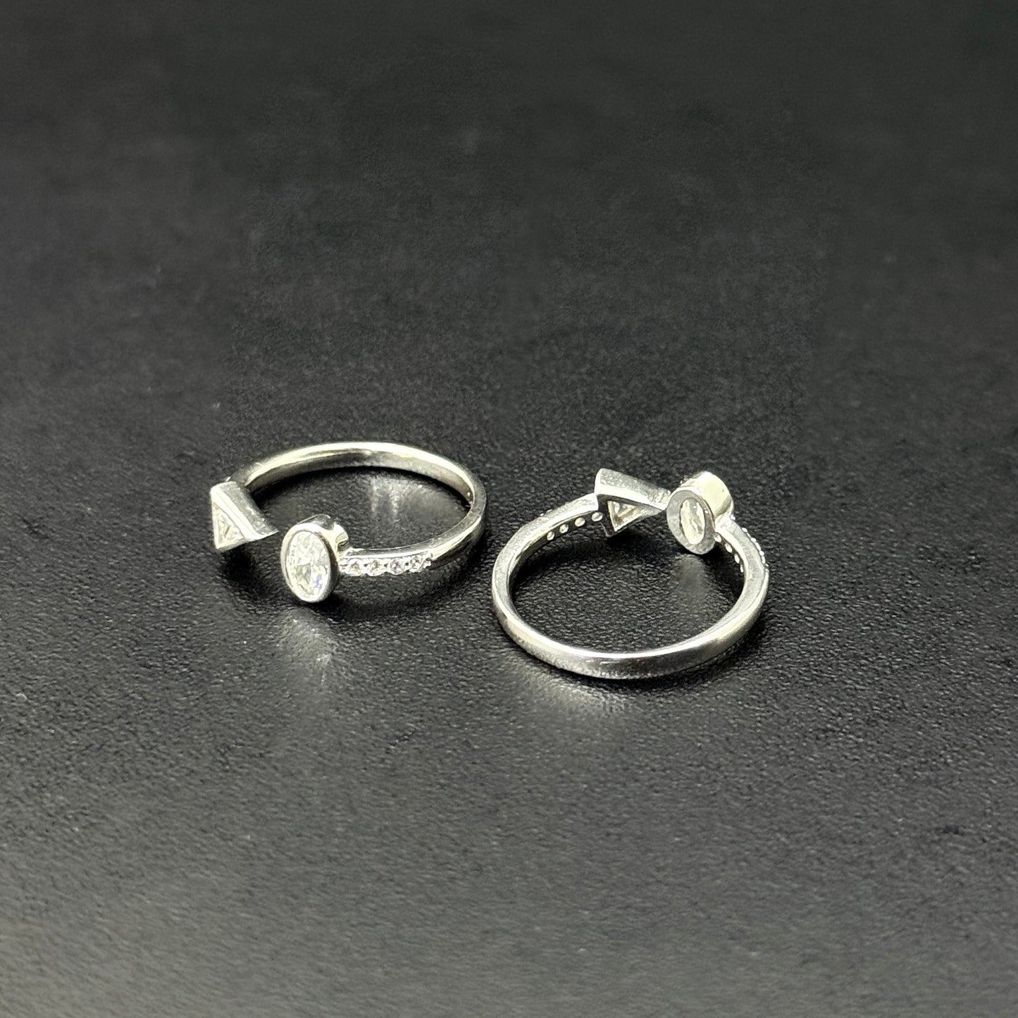 Ladies Silver Toe Rings_Trikona Loop SS