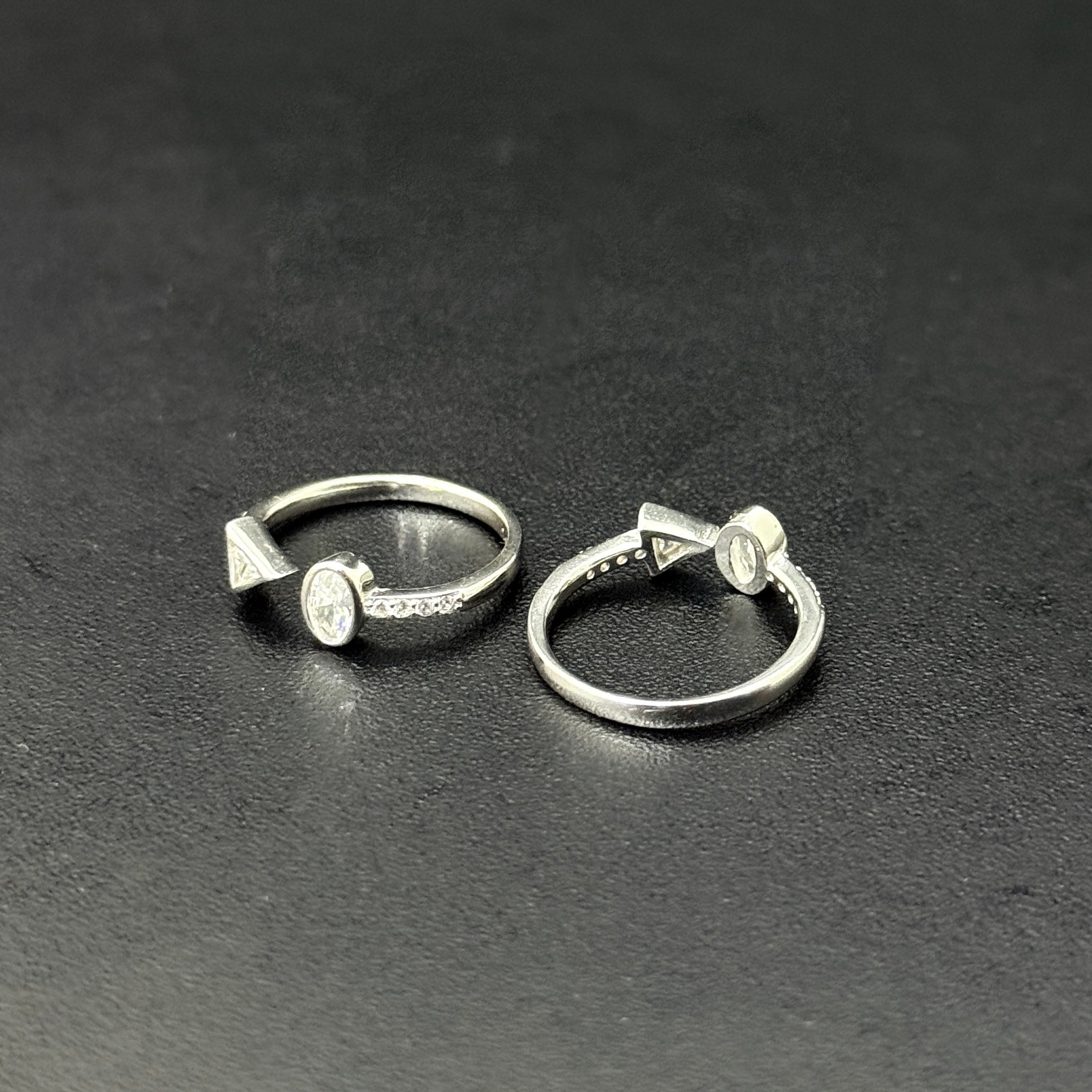Ladies Silver Toe Rings_Trikona Loop SS