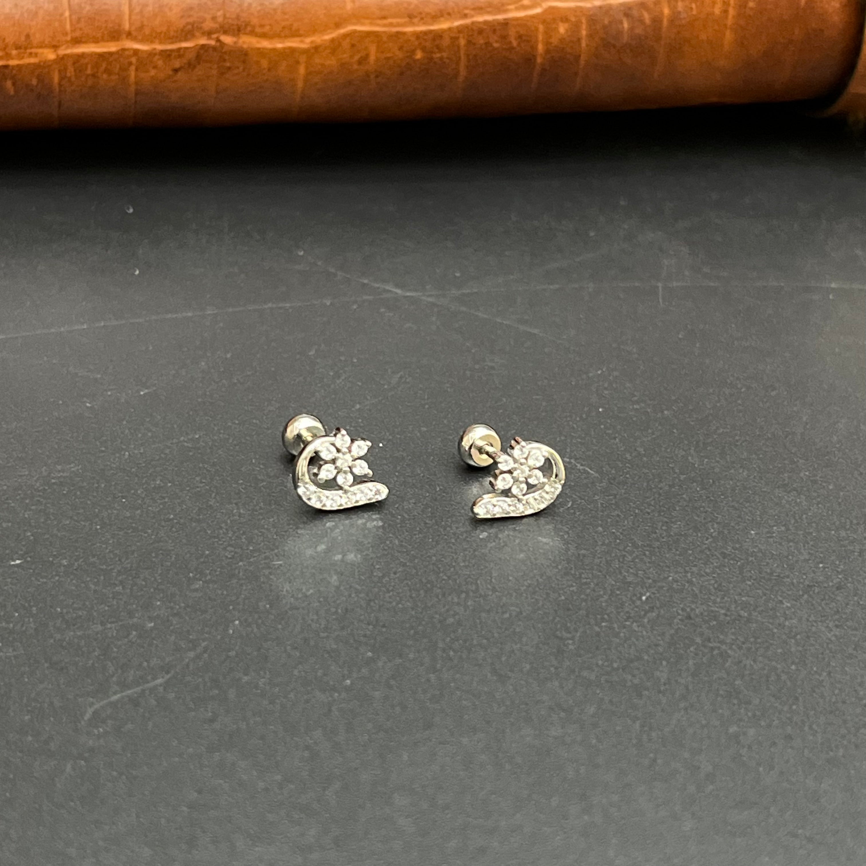 Silver Second Studs Petals C Cut 925