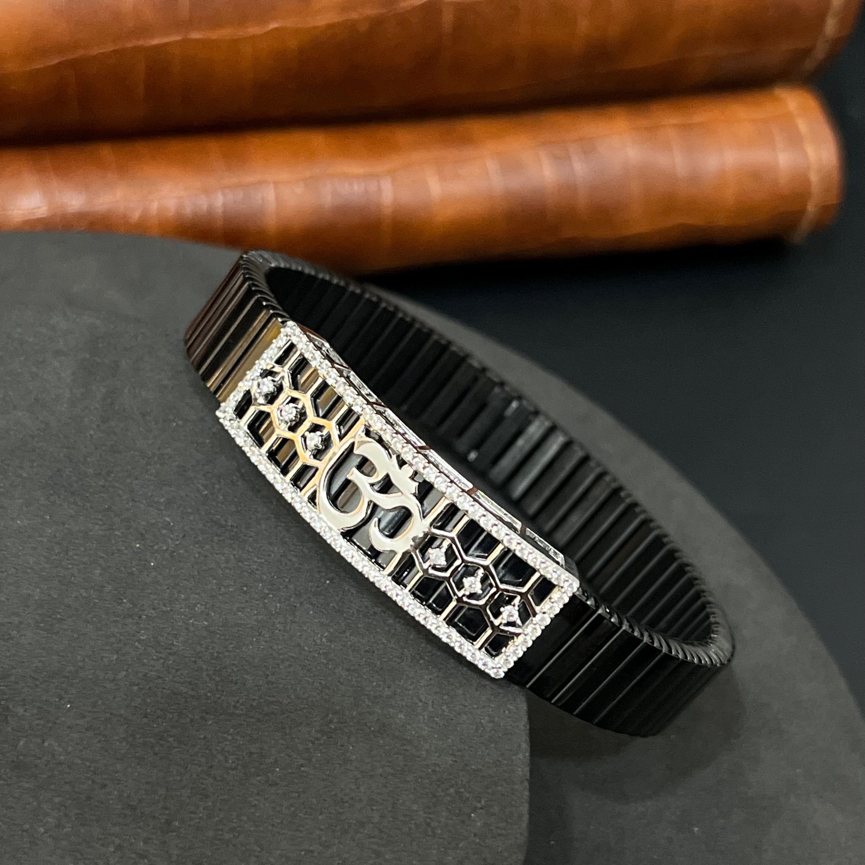 Silver Mens Flexible Bracelet OM2 925