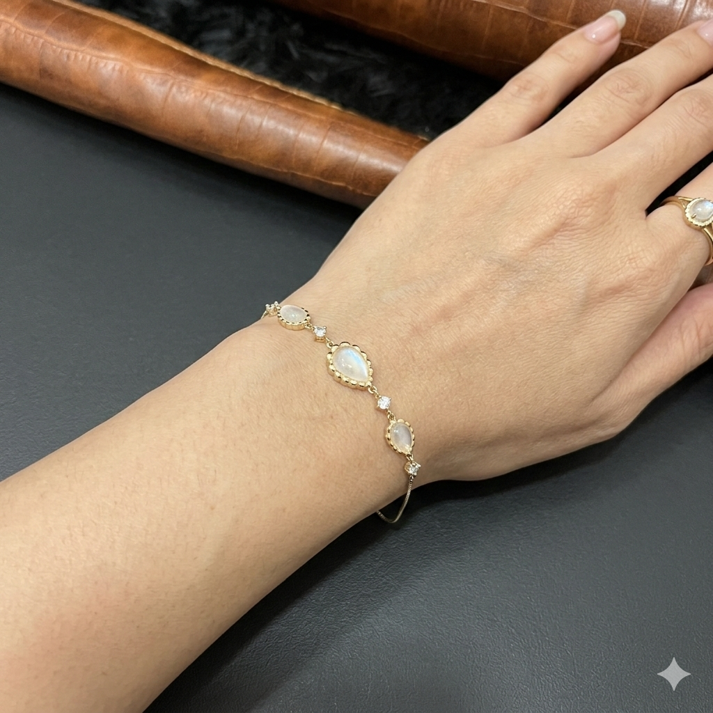 Silver Ladies Bracelet  3 Pearl Stones RG