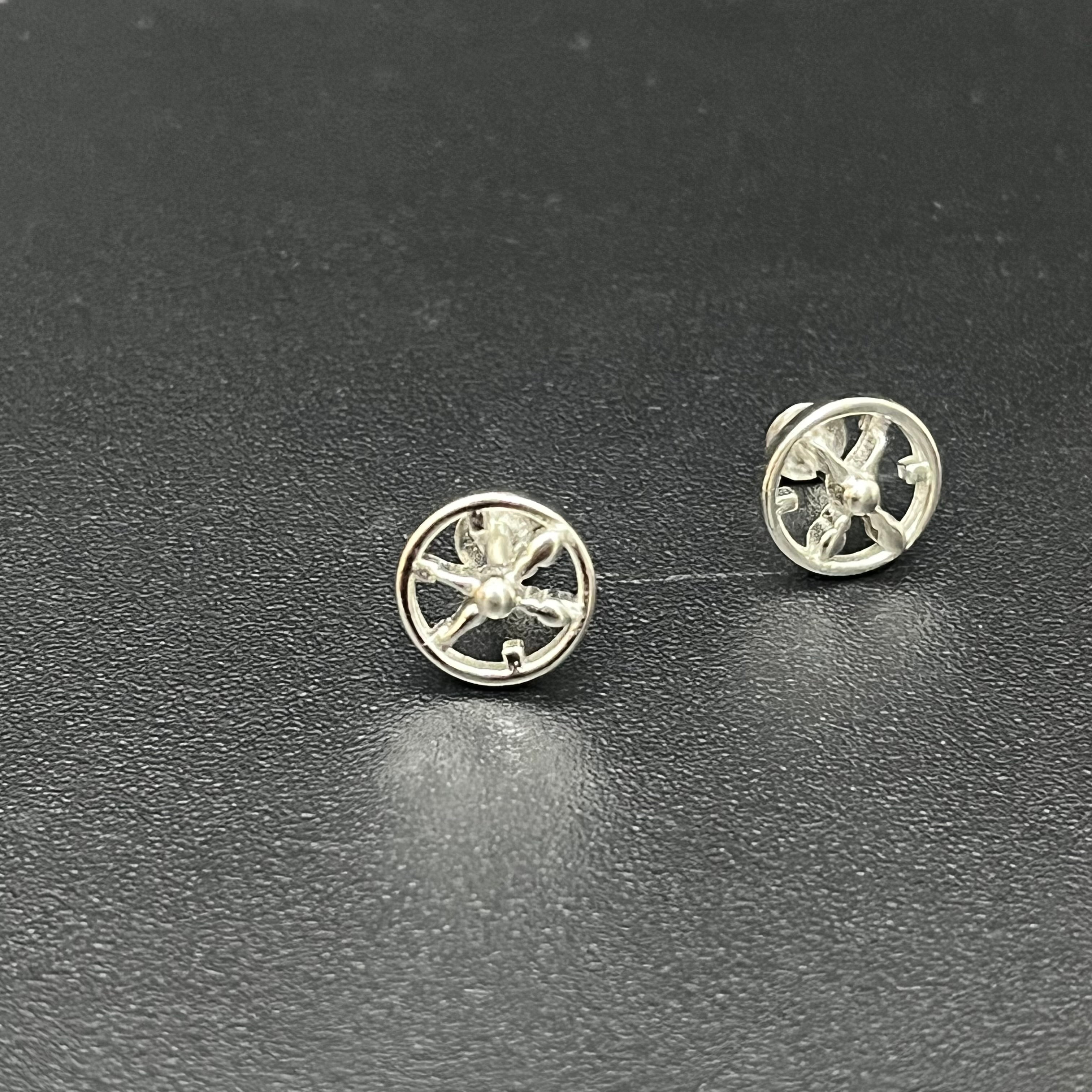 Silver Stud Wheel Design