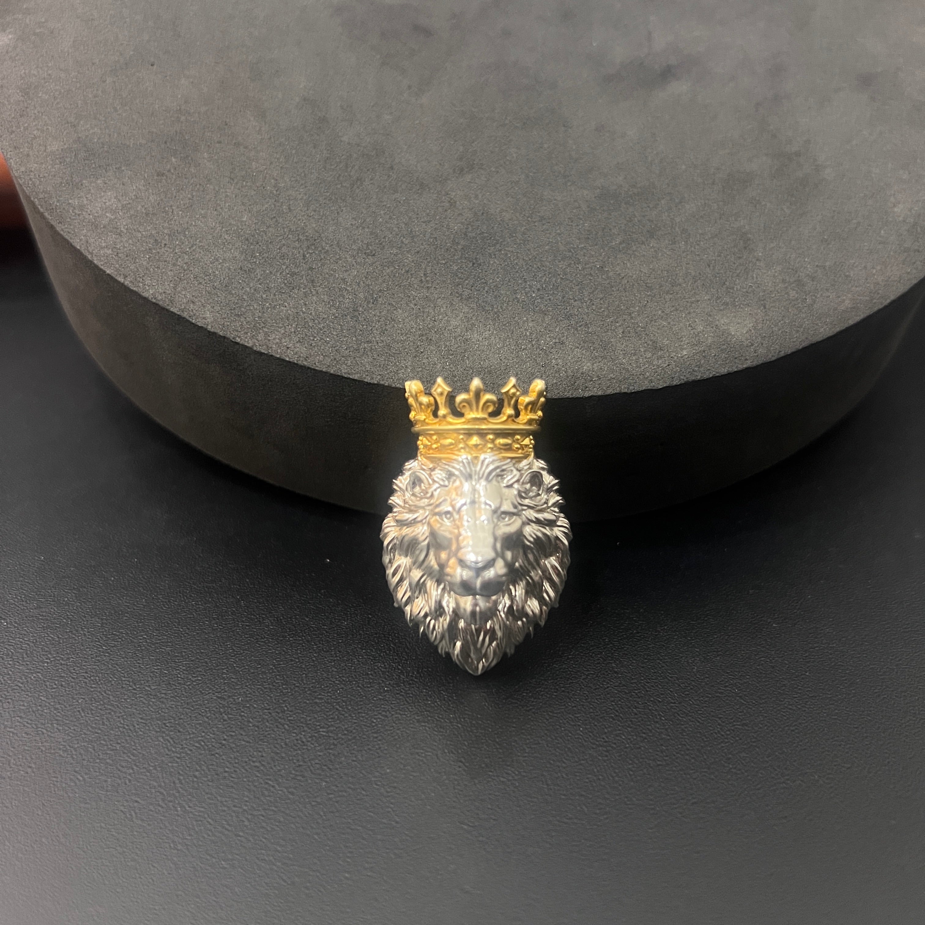 Silver Mens Brooch King’s Crown Lion 925