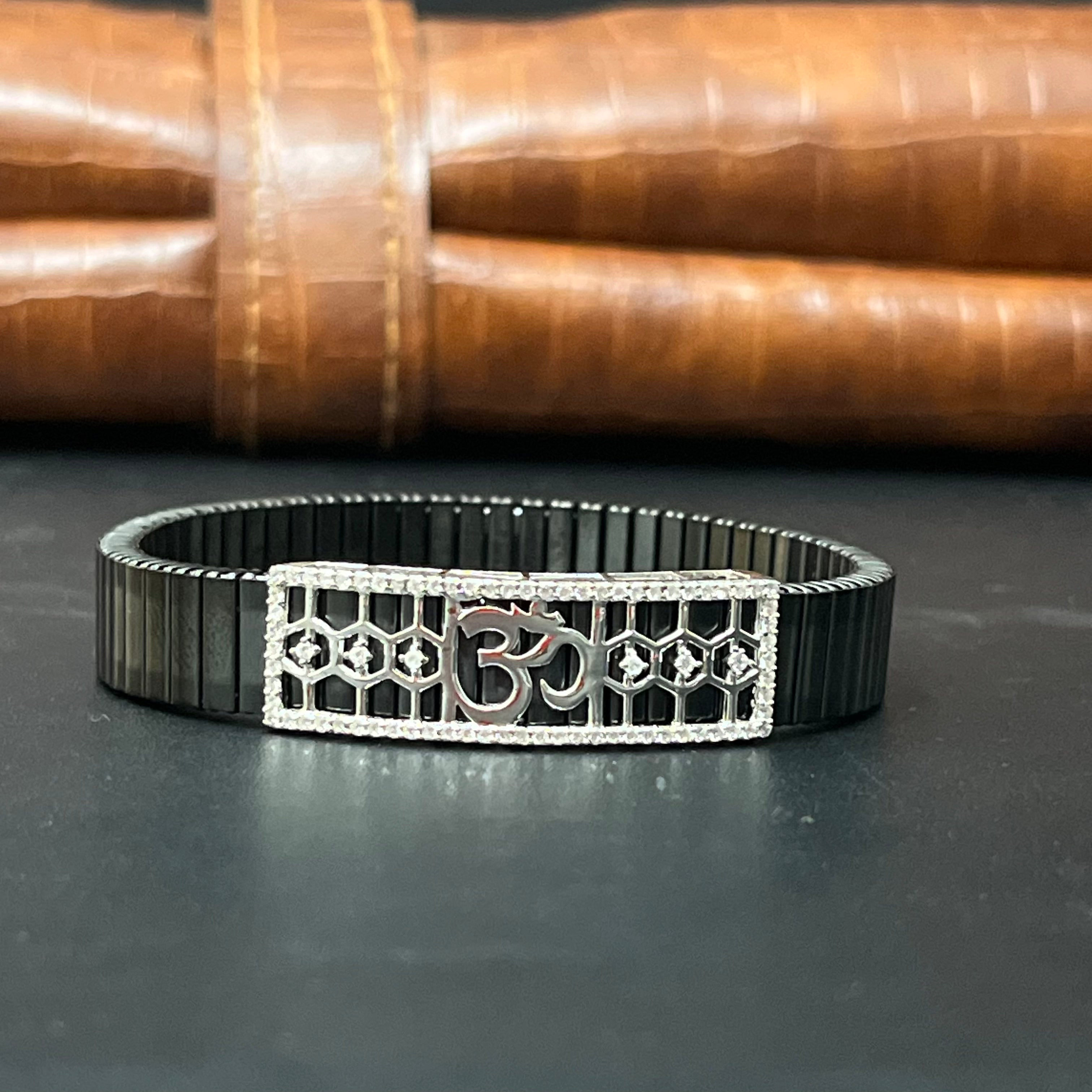 Silver Mens Flexible Bracelet OM2 925