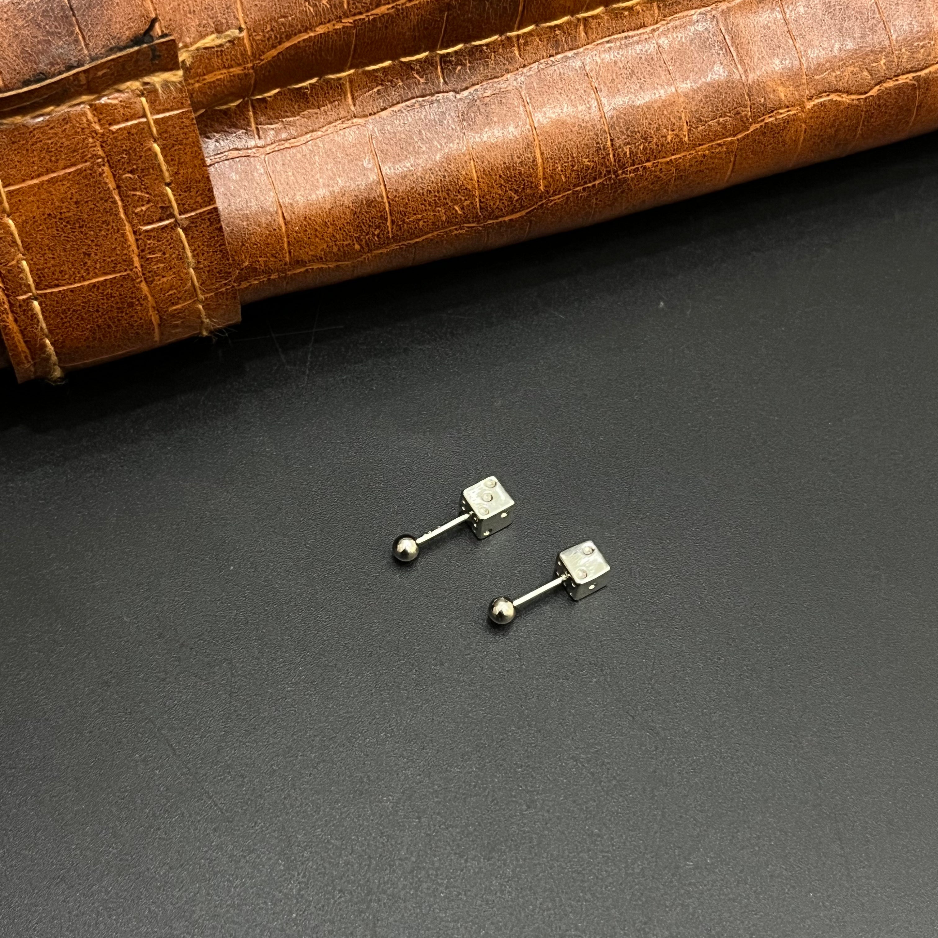 Silver Ladies Stud Hammer Crescent 925