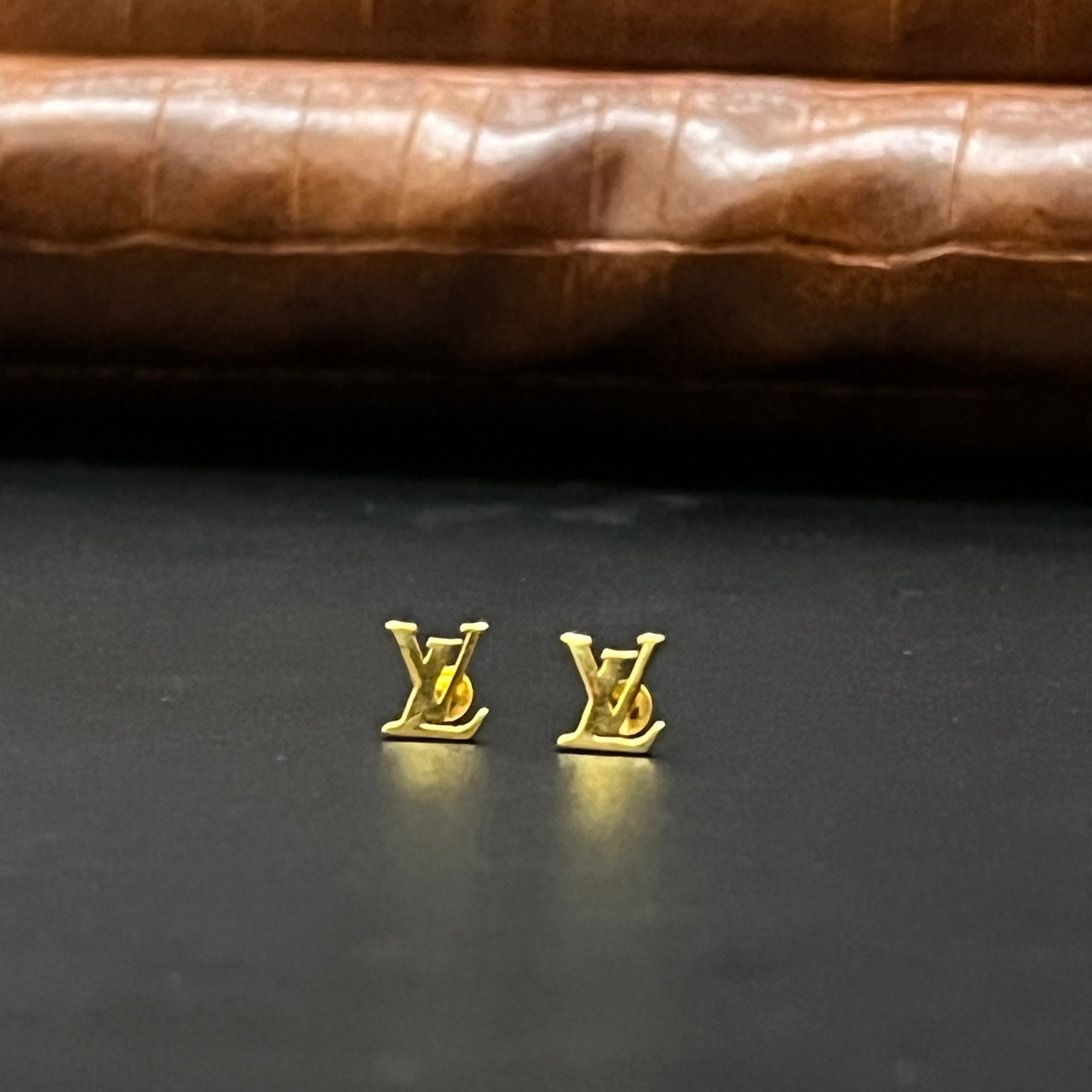 Gold Second stud LV