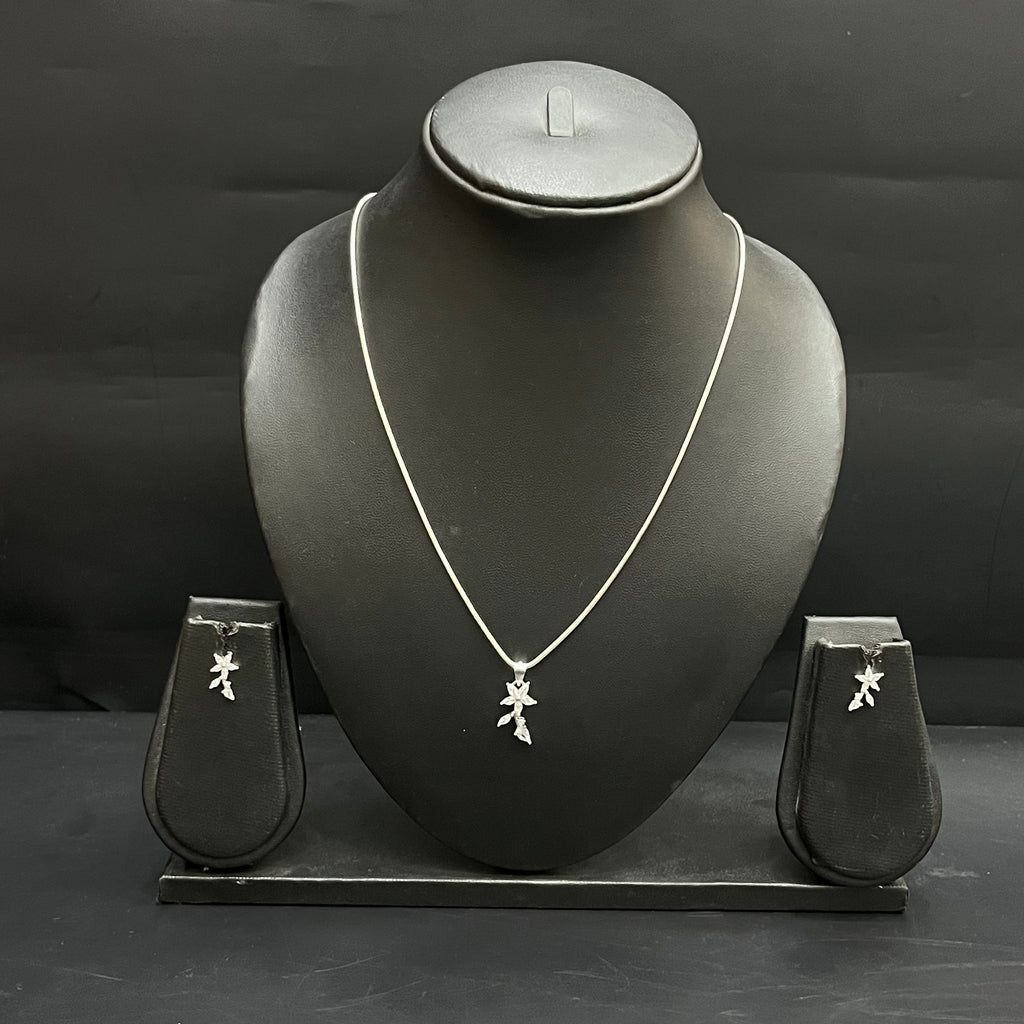 Silver Ladies Pendant Chain Set Star Sparkle Hang Crystal 925