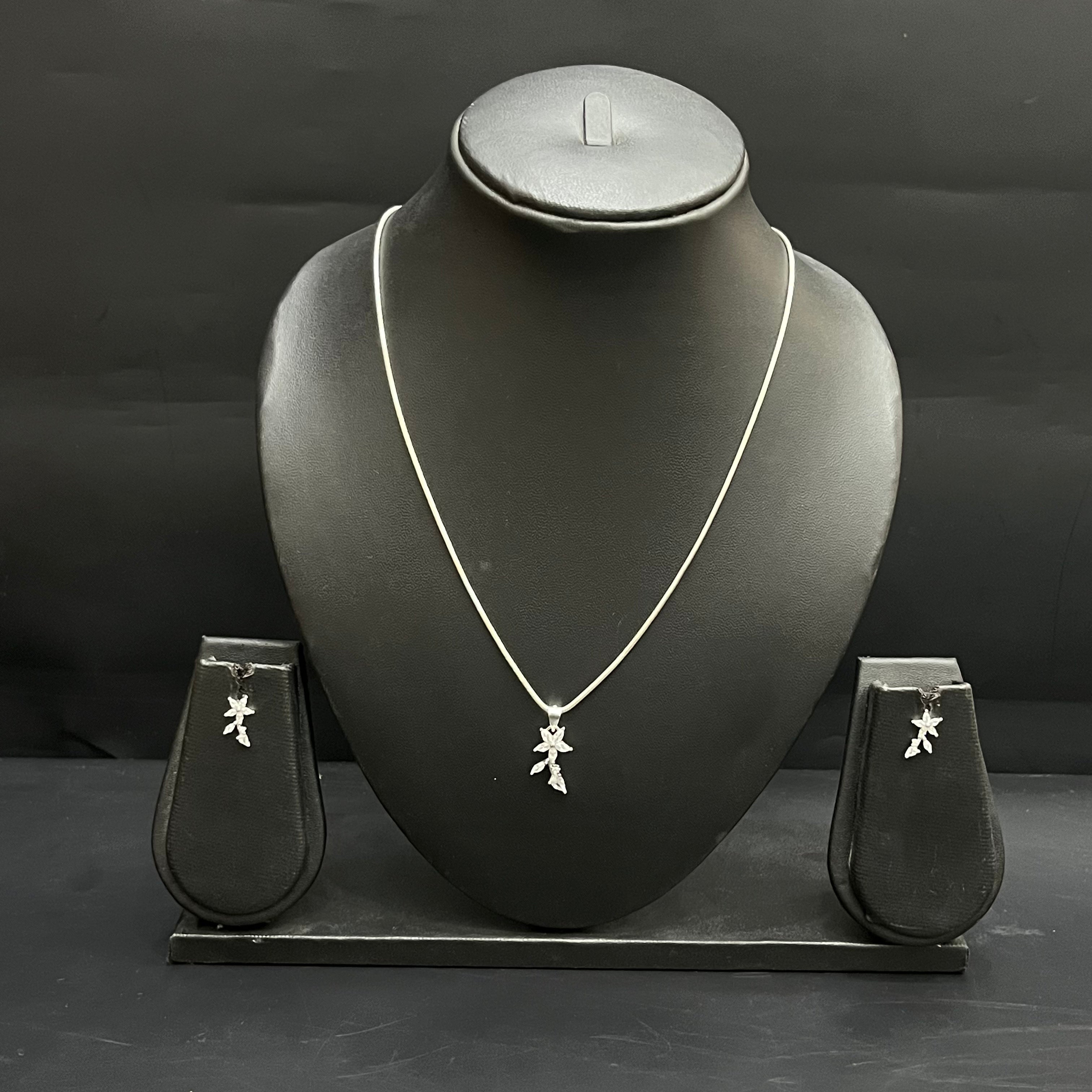Silver Ladies Pendant Chain Set Star Sparkle Hang Crystal 925