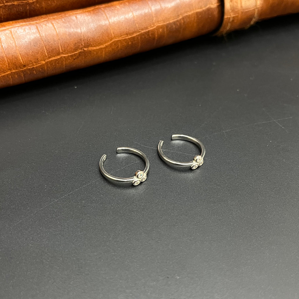 Silver Ladies Toe Rings 3 Dots White Stones 925