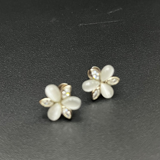 Silver Studs pearl