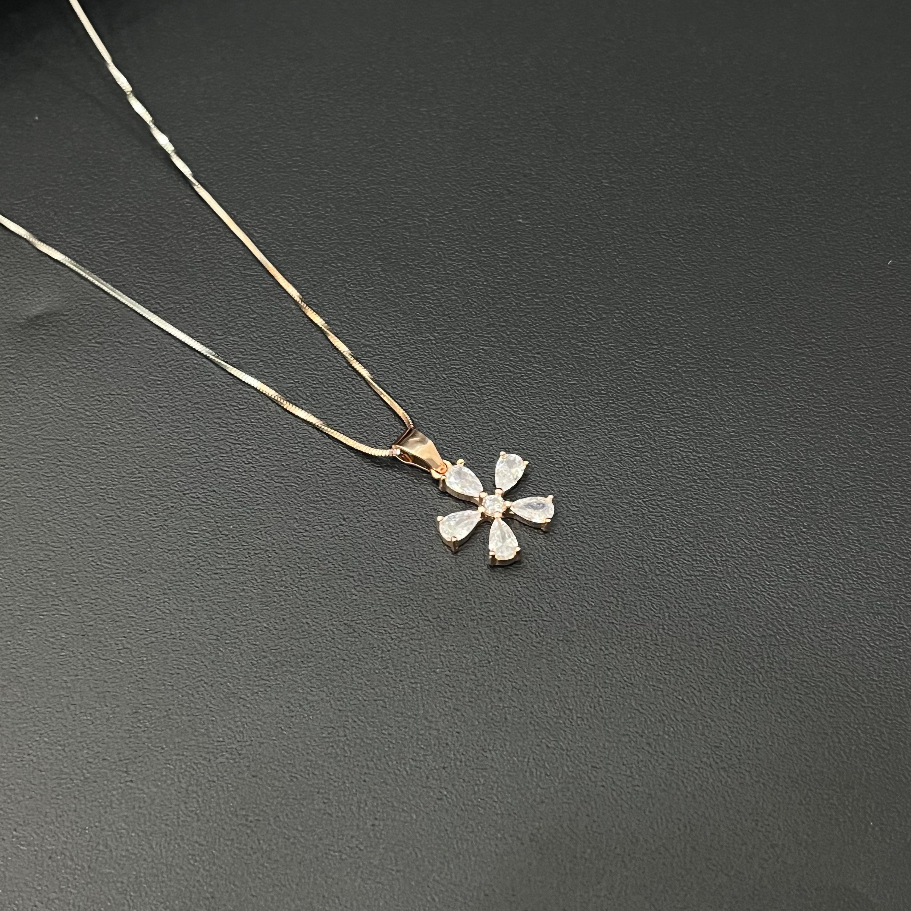 Silver Ladies Chain Petal Rosegold