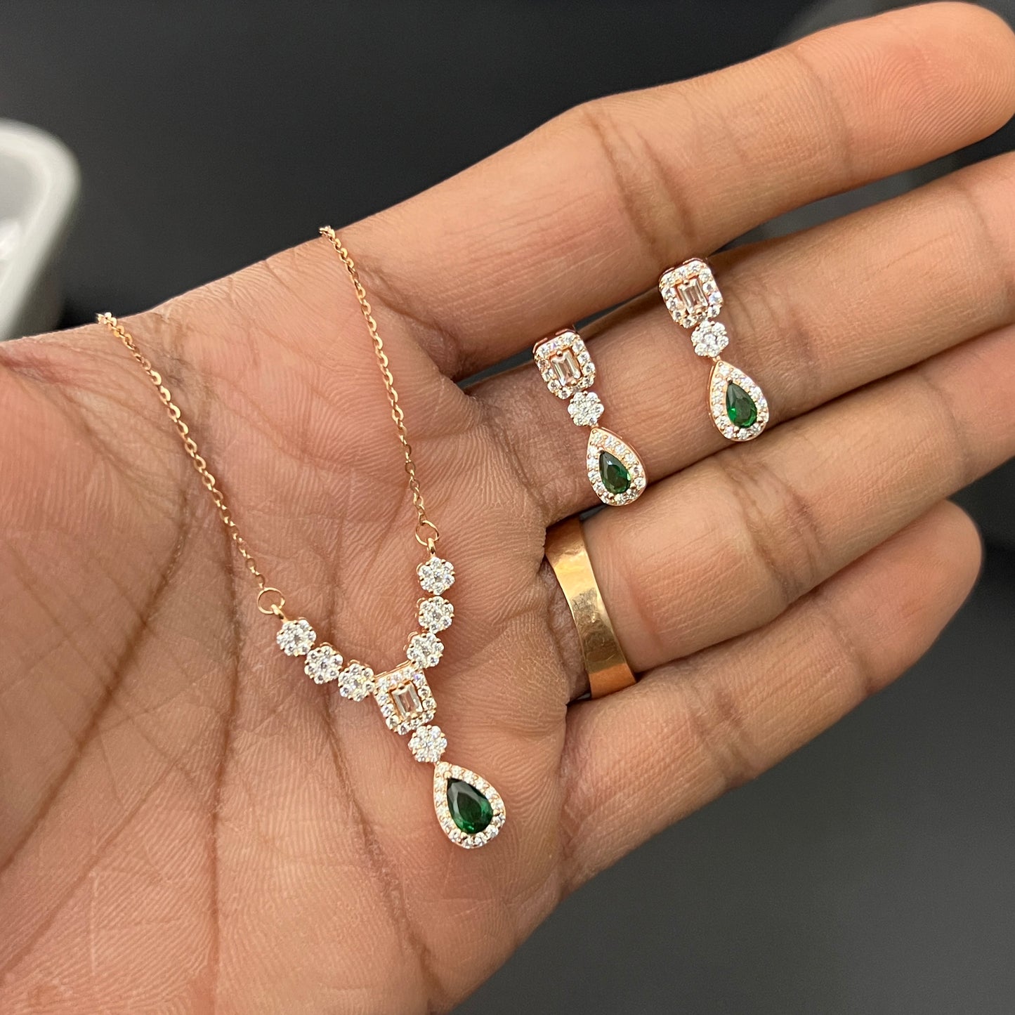 Silver Neck Chain With Stud Set Swarosvki stones Rosegold