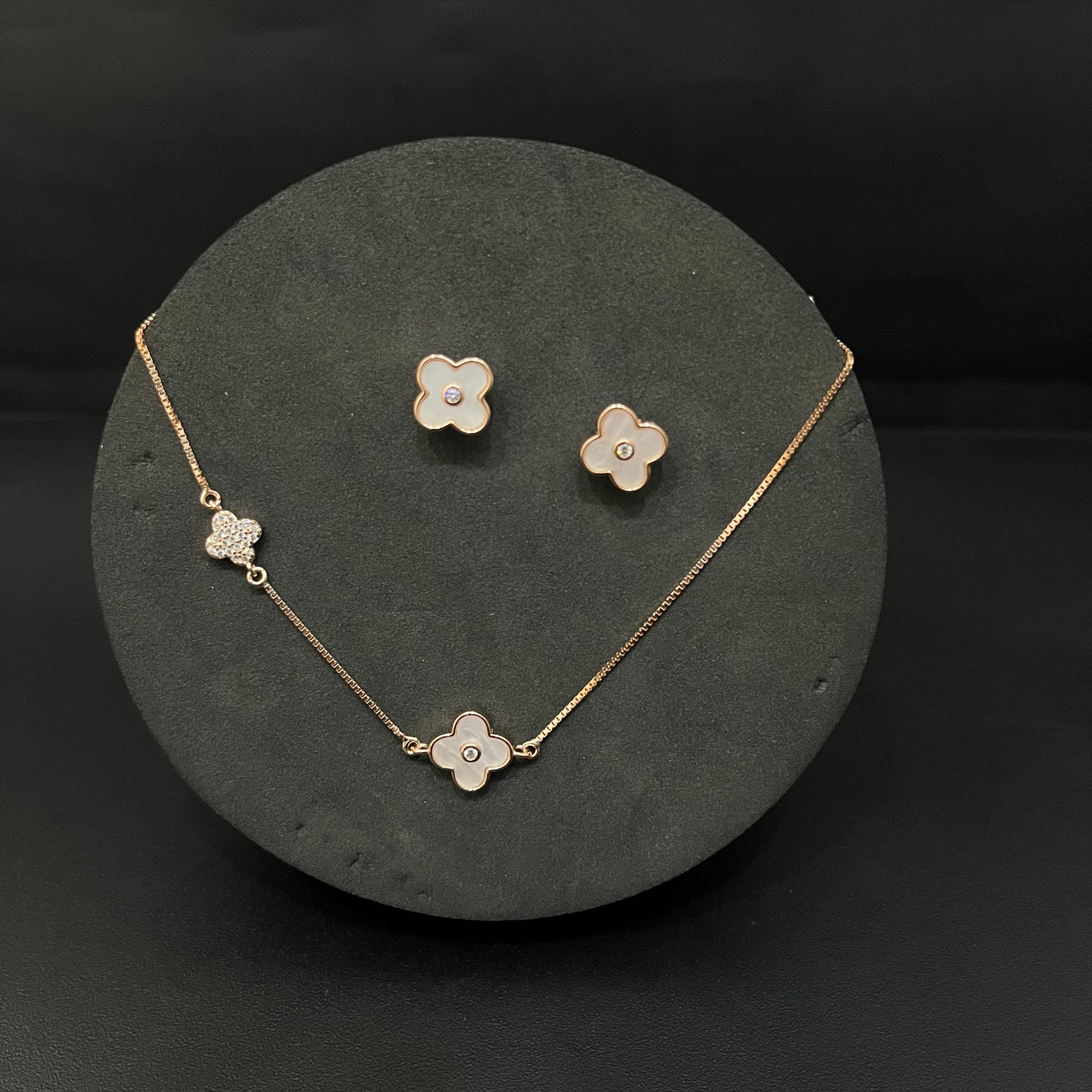 Silver Ladies Pendant Chain & Stud Set Clover Rosegold