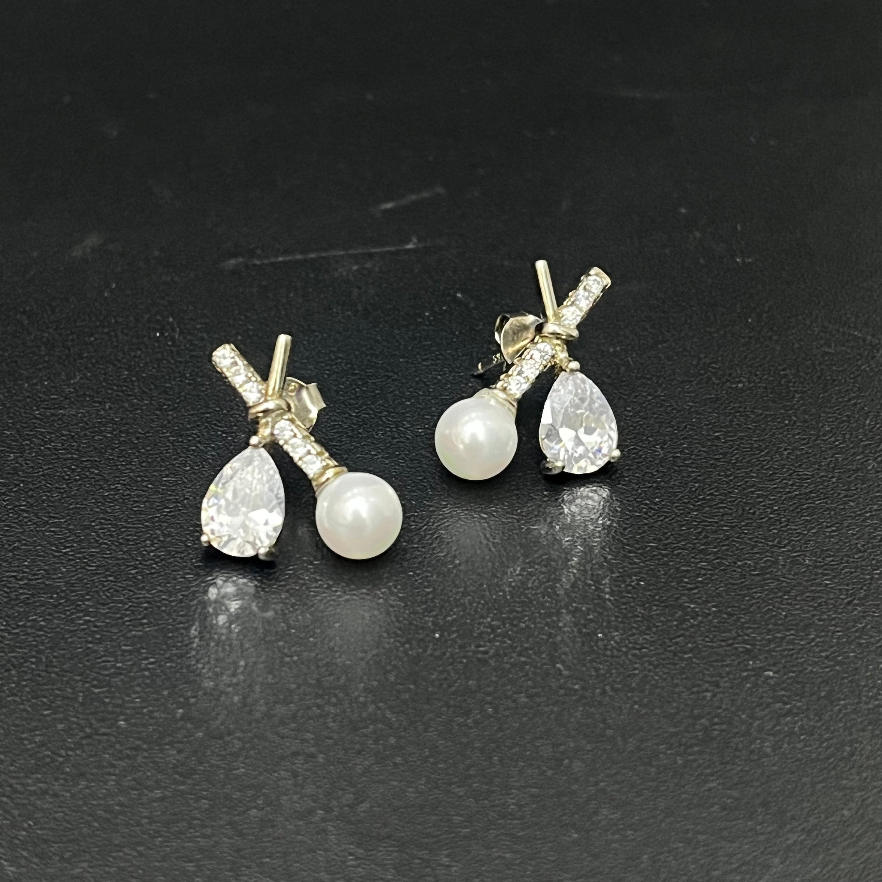 Silver Stud Pearl & Stone