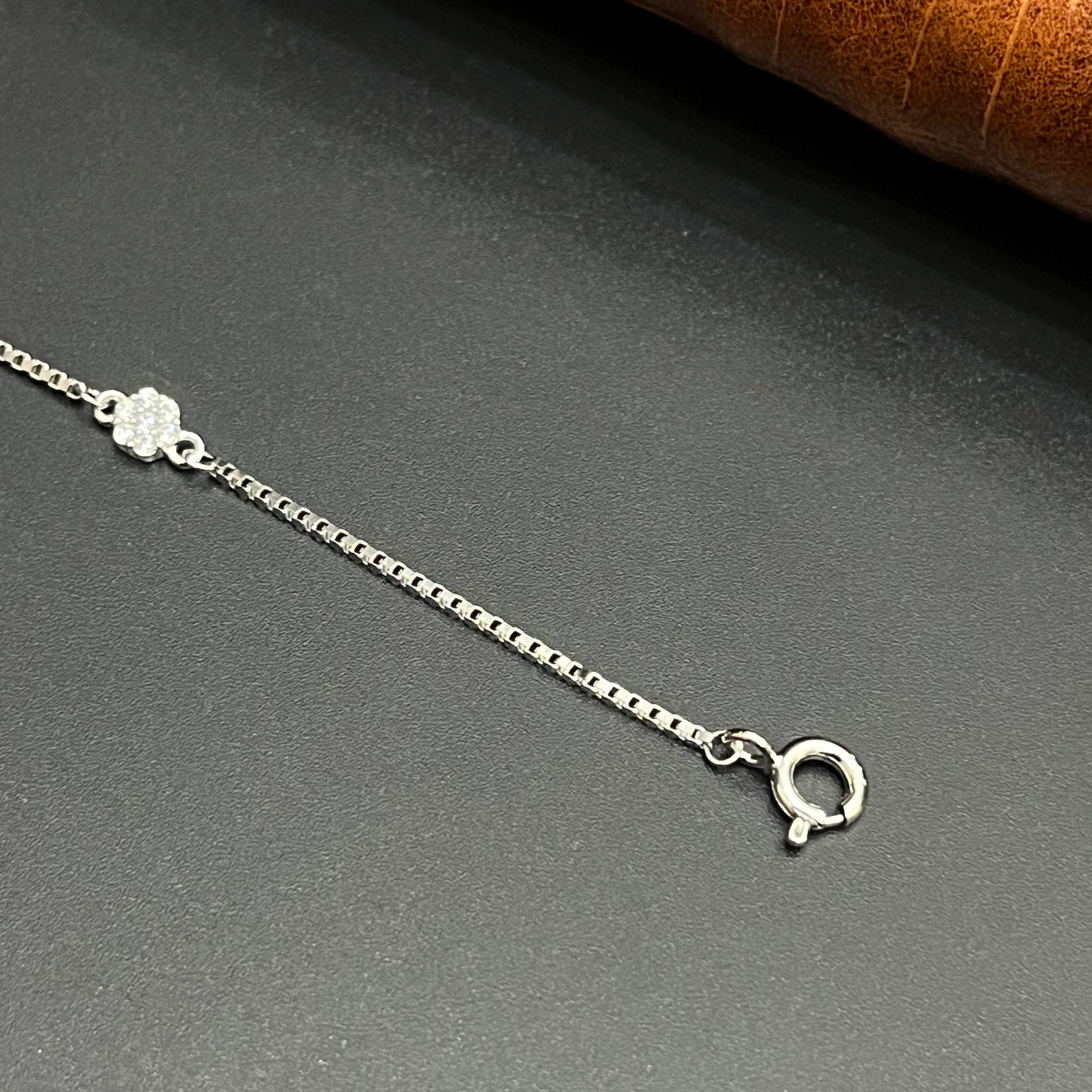 Silver Ladies Bracelet Three Diamond White Stone Edition 925