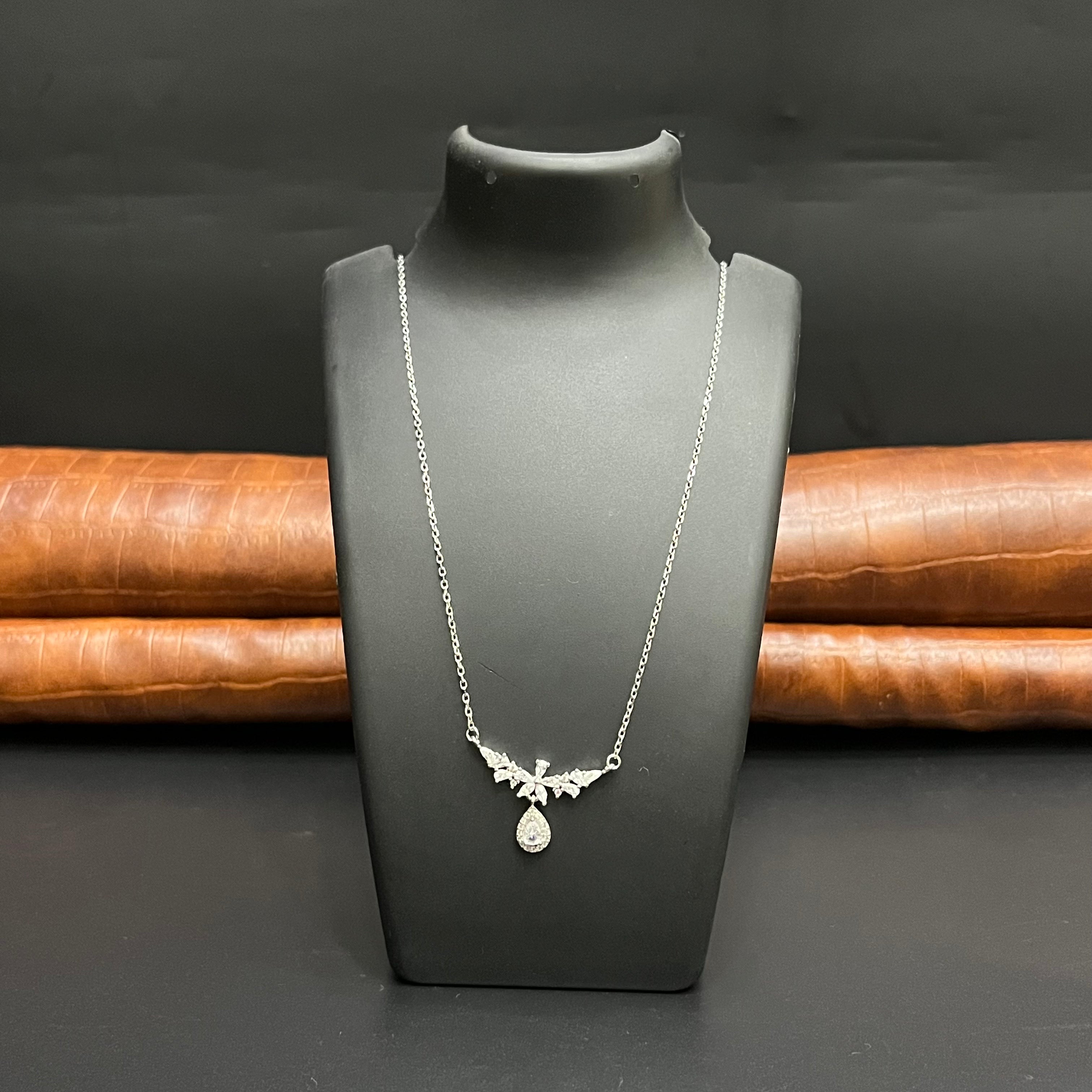 Silver Ladies Pendant Chain Graceful Petals Luna Drop 925