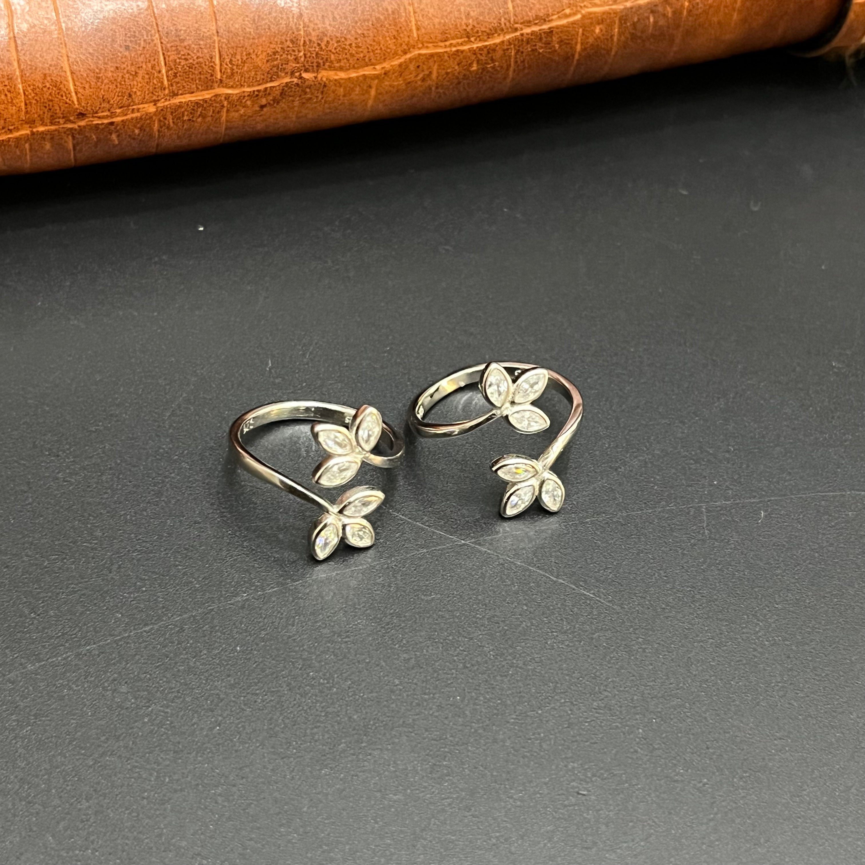 Silver Ladies Toe Rings Three Bend Leaves  925