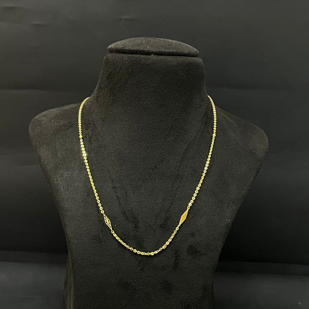 Ladies Gold Chain Traingle Mopes on Side