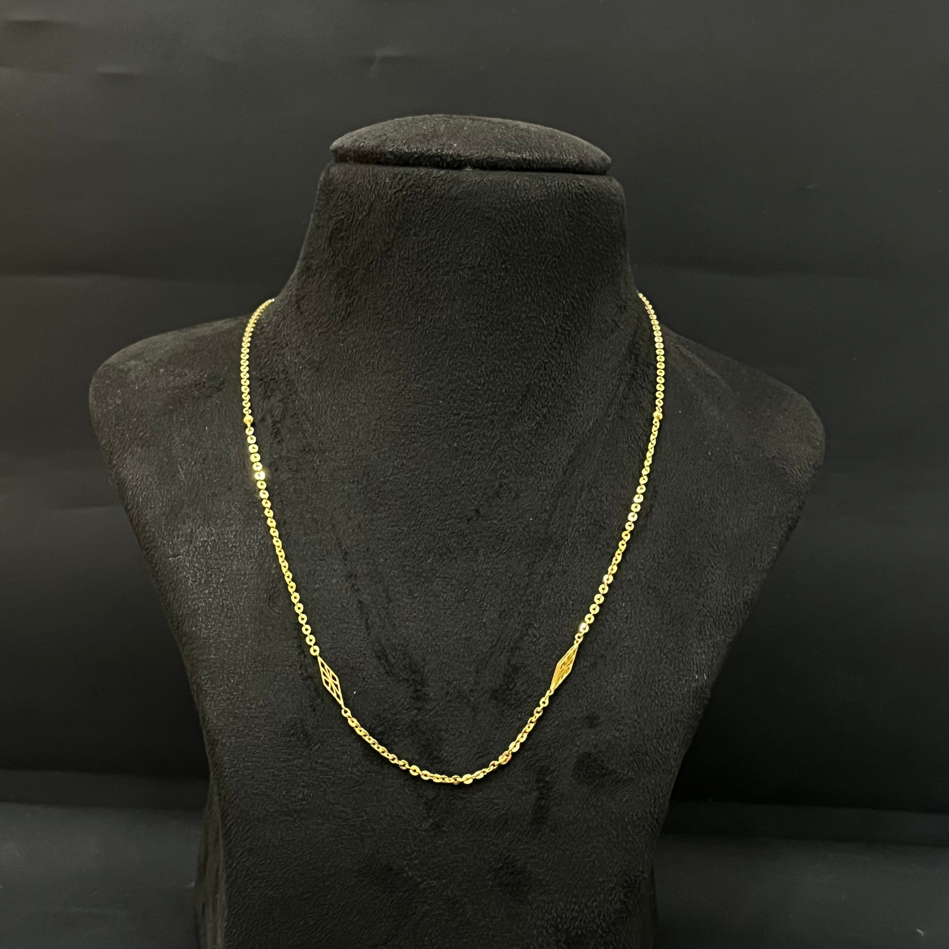 Ladies Gold Chain Traingle Mopes on Side