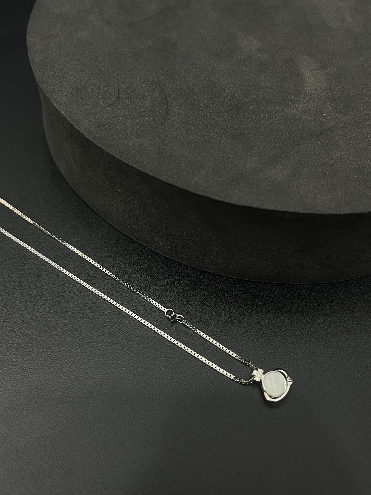 Ladies Silver Chain Saturn Circle