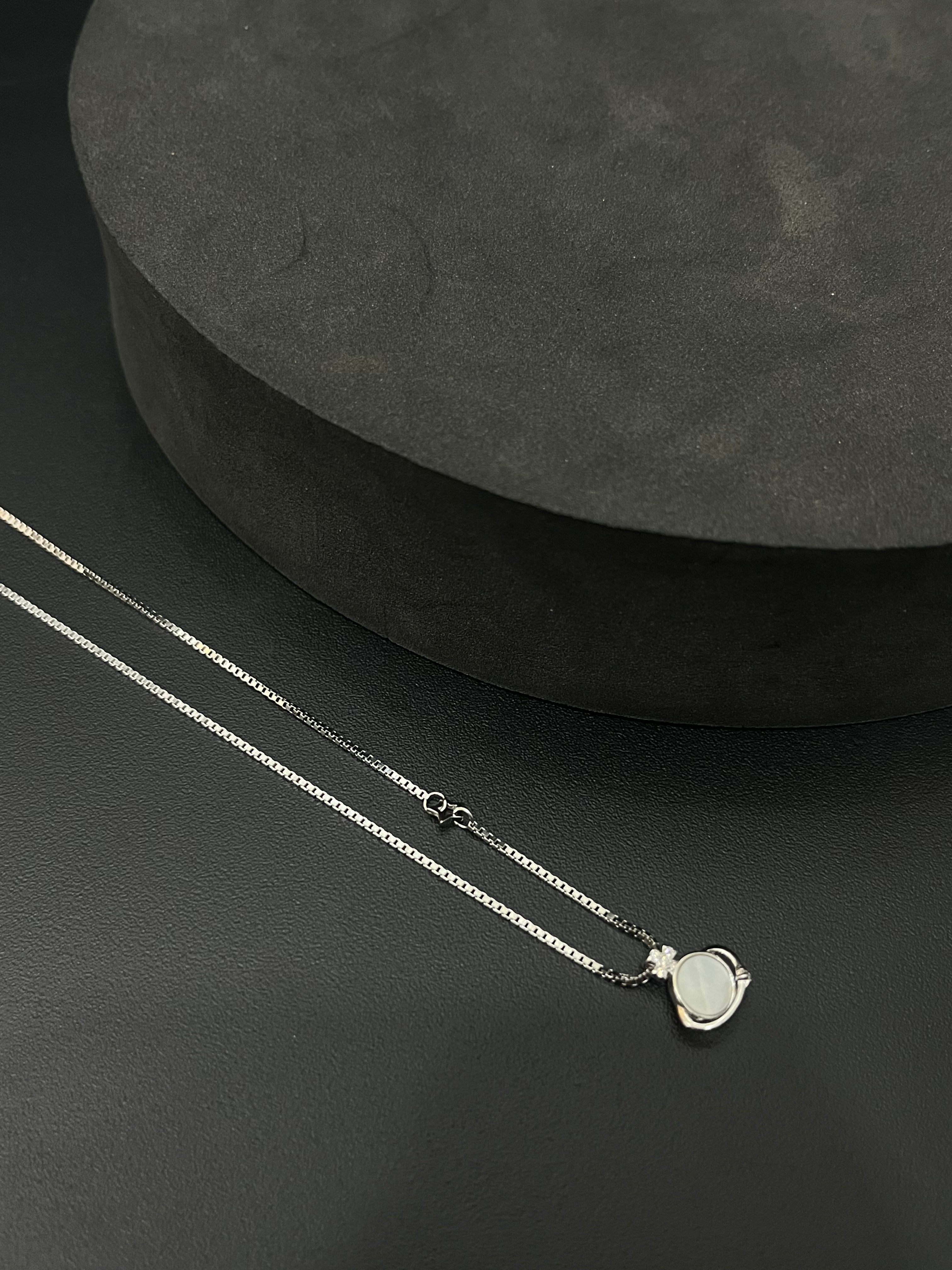 Ladies Silver Chain Saturn Circle