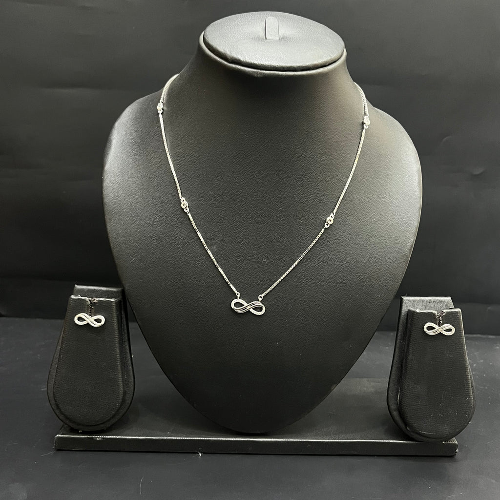Silver Ladies Chain And Pendant Set Infinity Edition 925