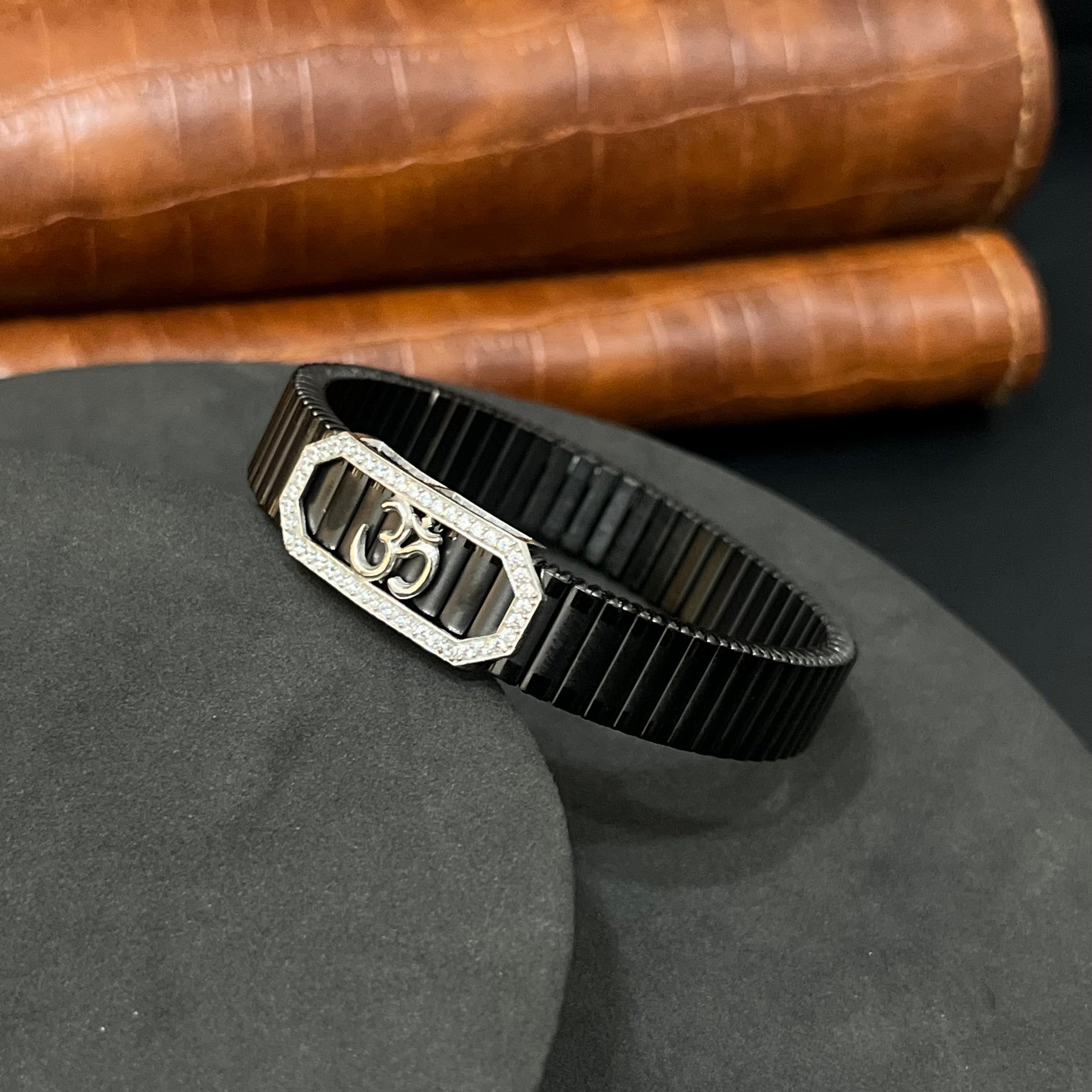 Silver Mens Flexible Bracelet OM HEXO 925