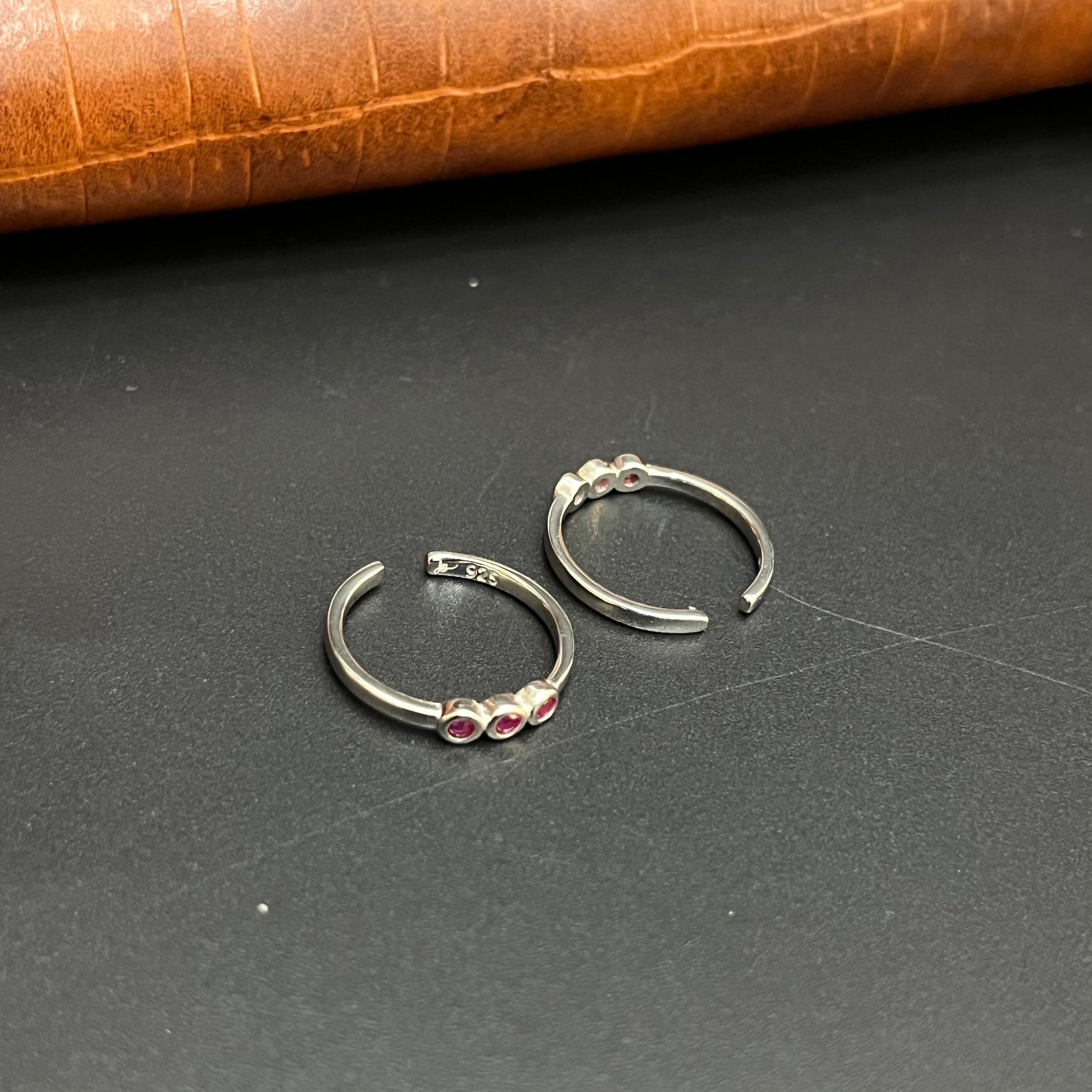 Silver Ladies Toe Rings 3 Pink Stones 925