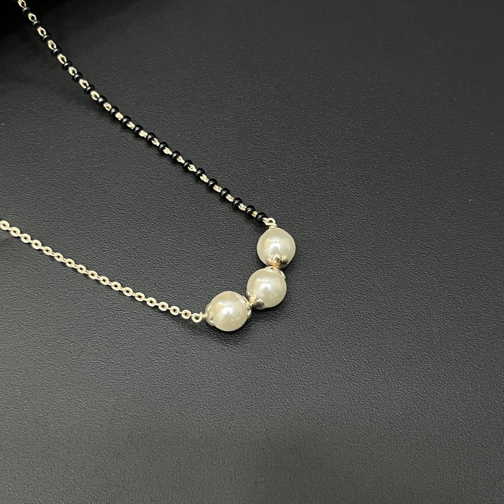 Silver Ladies Chain Black beads Pearl